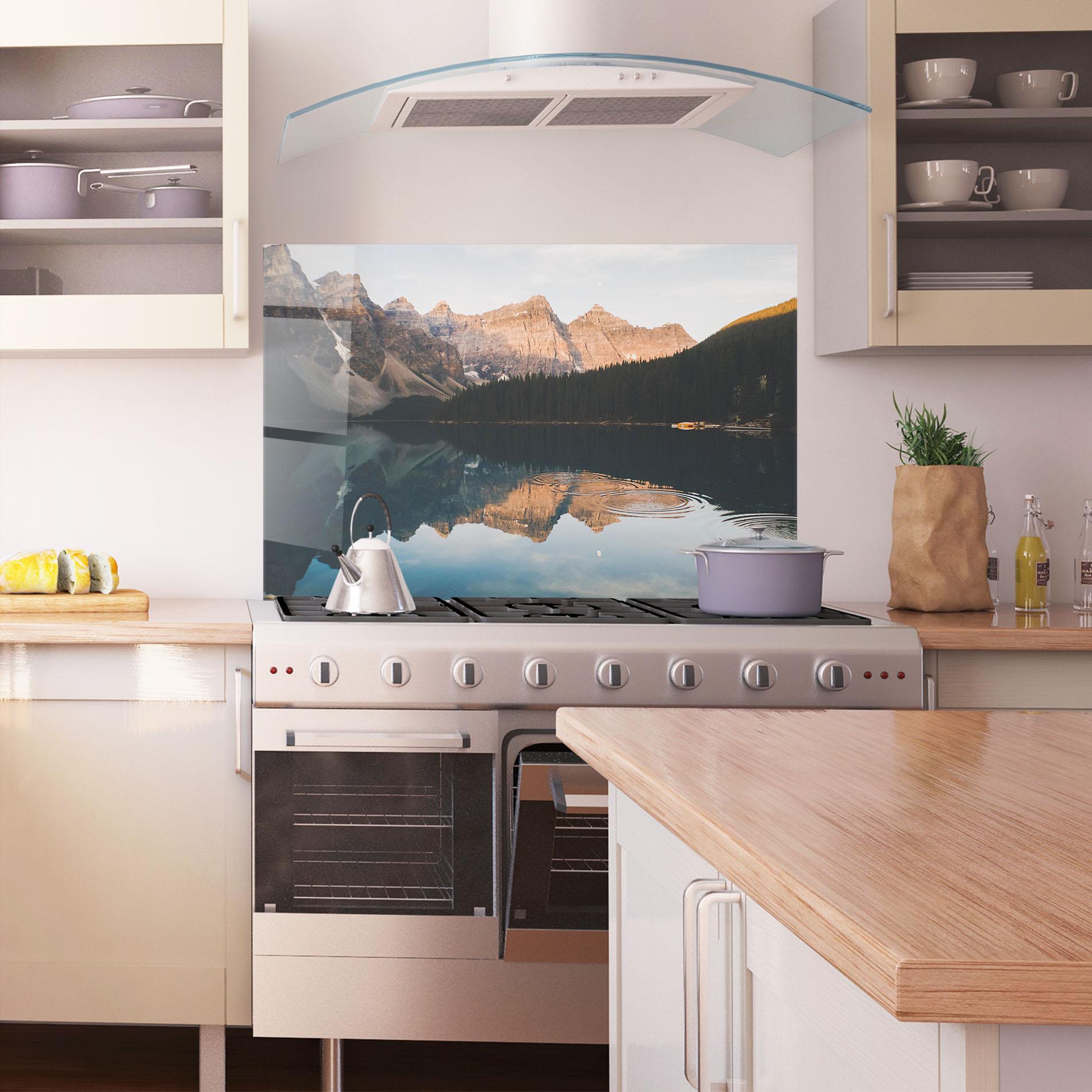 Küchenrückwand Glas Brown Mountain Lake mockup 1