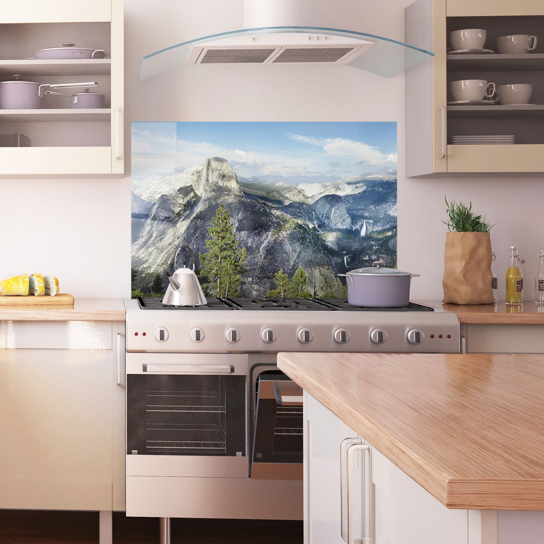Küchenrückwand Glas Foggy Day Mountain mockup 1