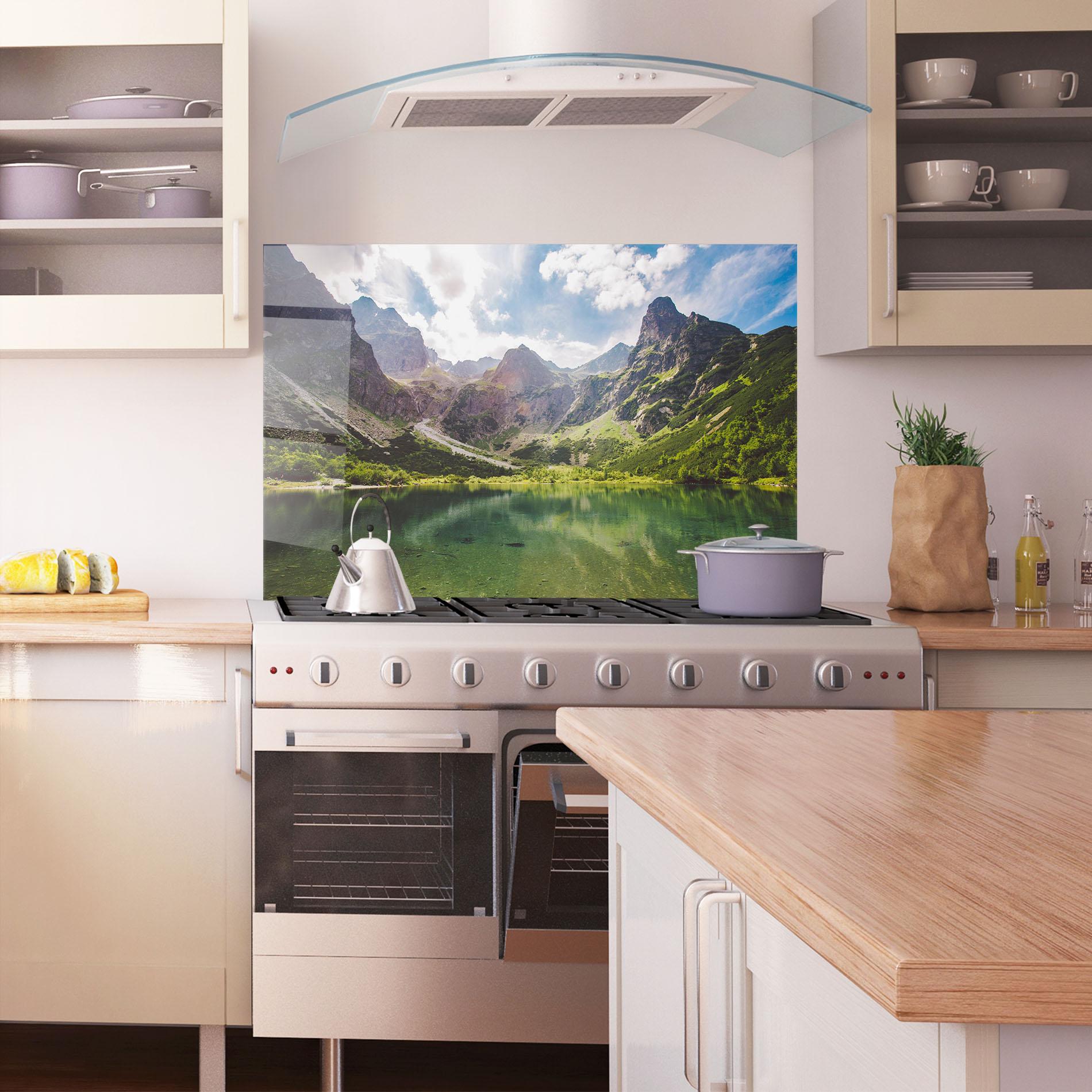 Küchenrückwand Glas Green Mountain mockup 1