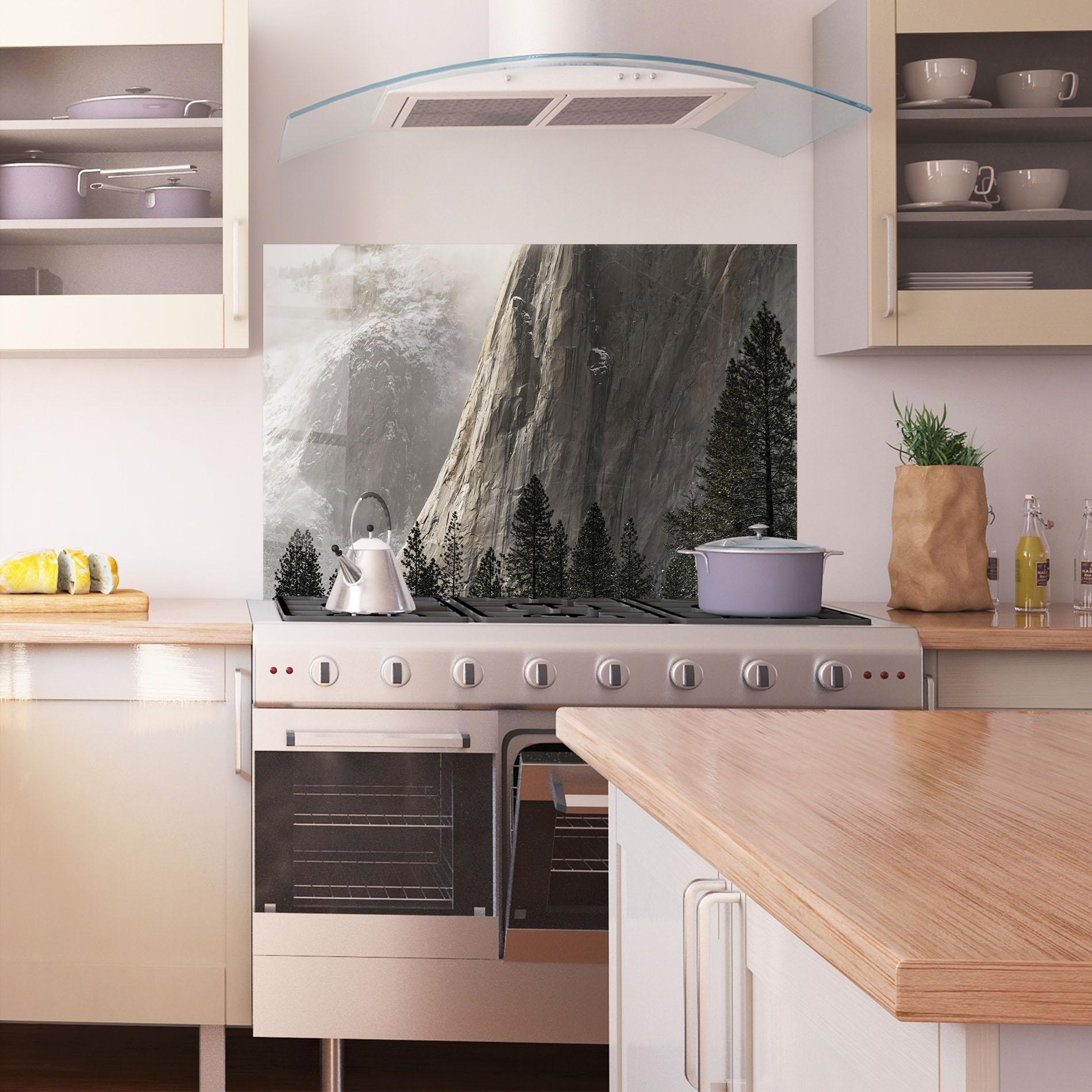 Küchenrückwand Glas Green Tree Mountain mockup 1