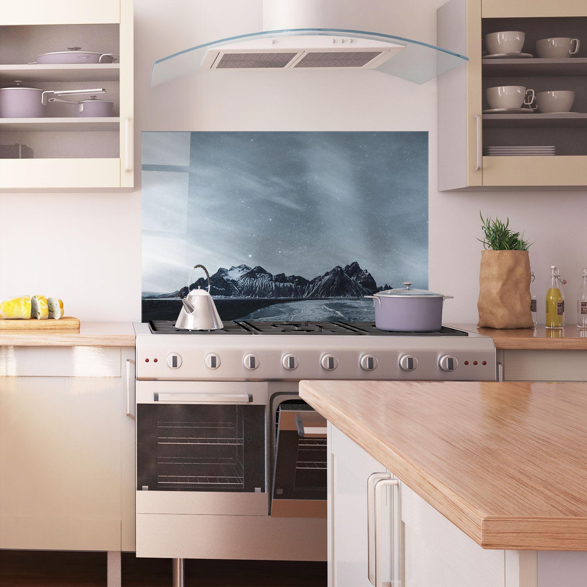 Küchenrückwand Glas Grey Star Mountain mockup 1