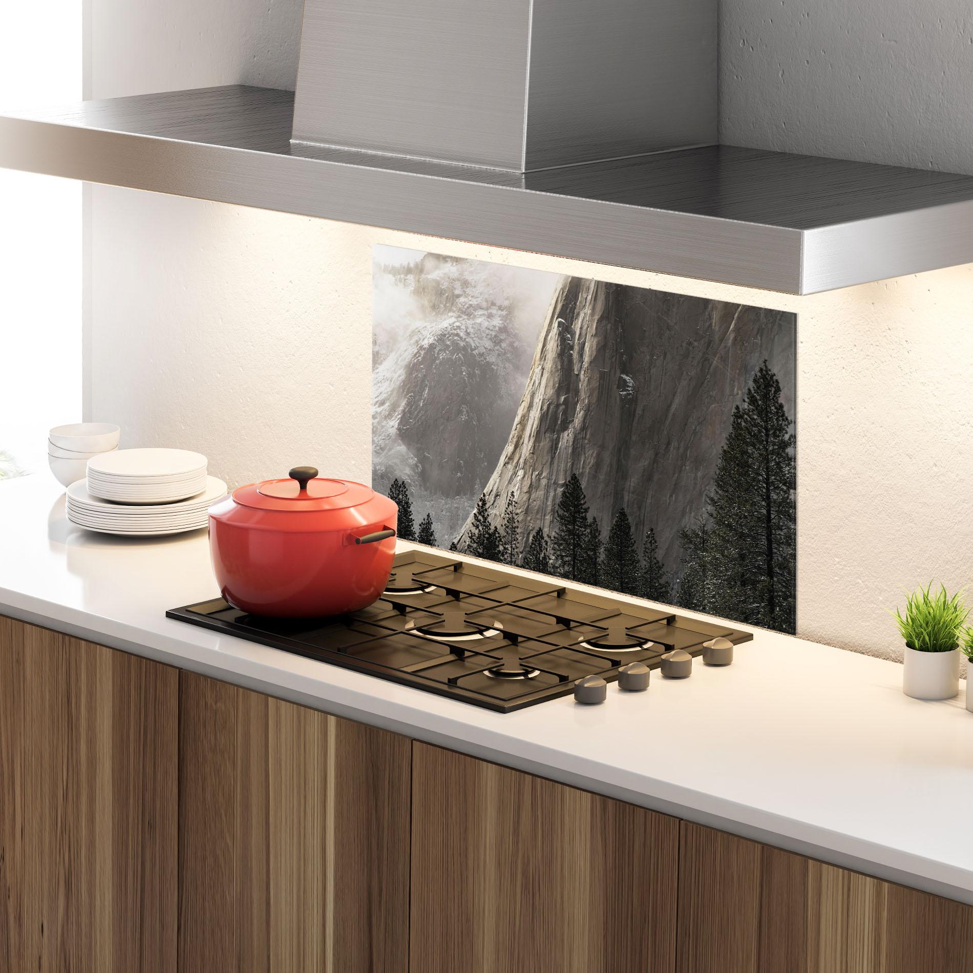 Küchenrückwand Glas Green Tree Mountain mockup 4