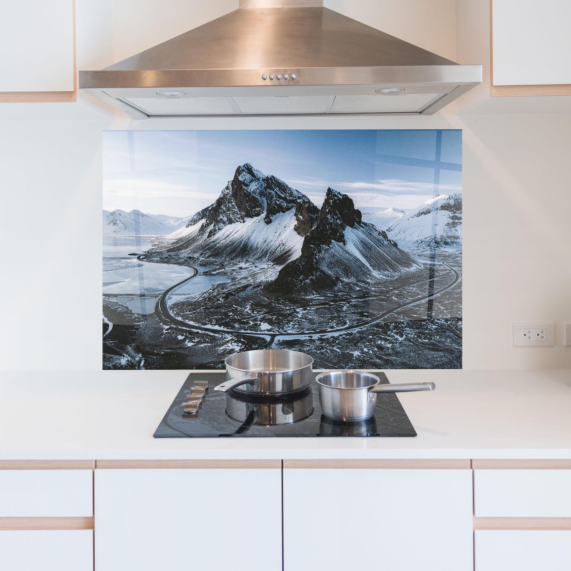 Küchenrückwand Glas Black Snowy Mountain mockup 5