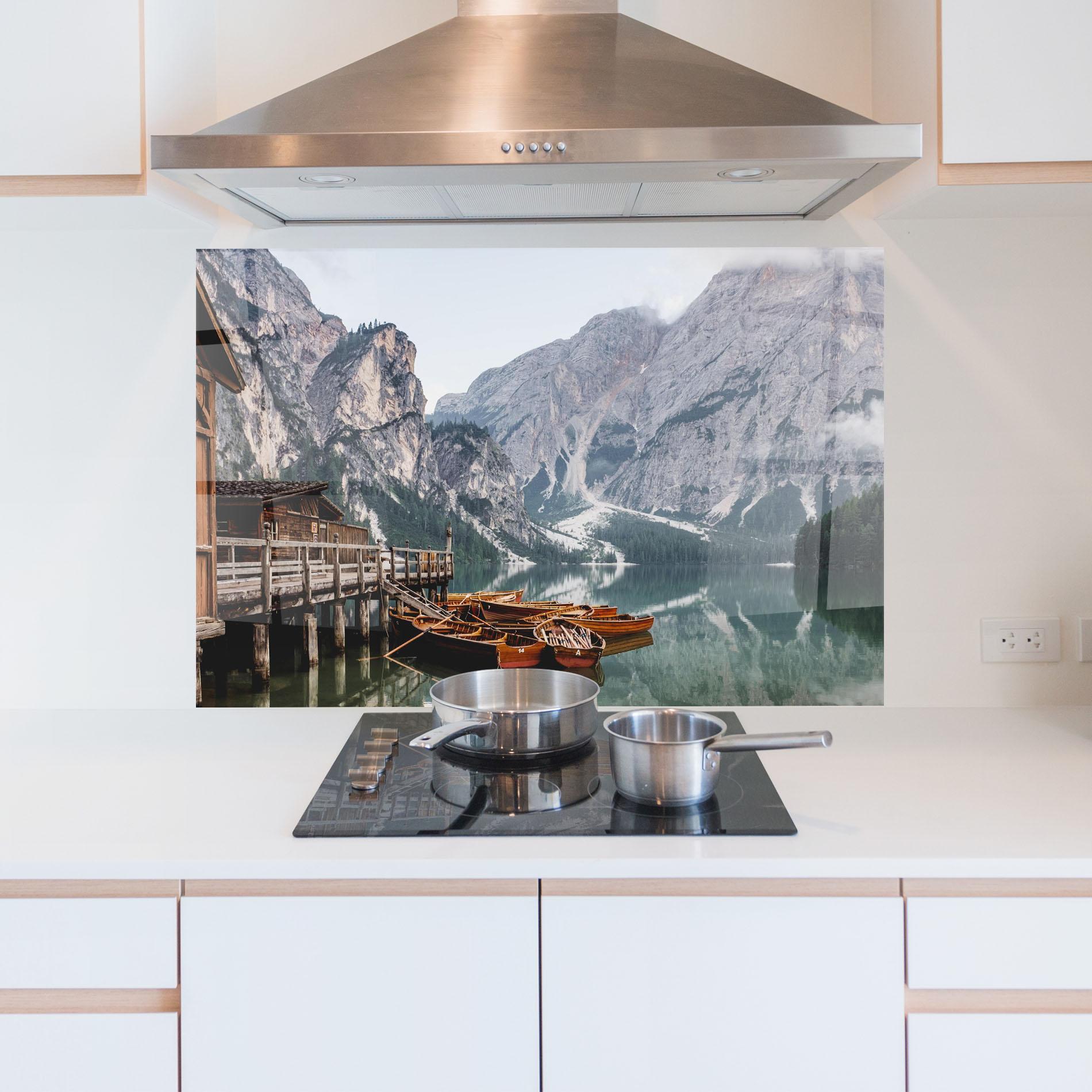 Küchenrückwand Glas Boat Lake Mountain mockup 5