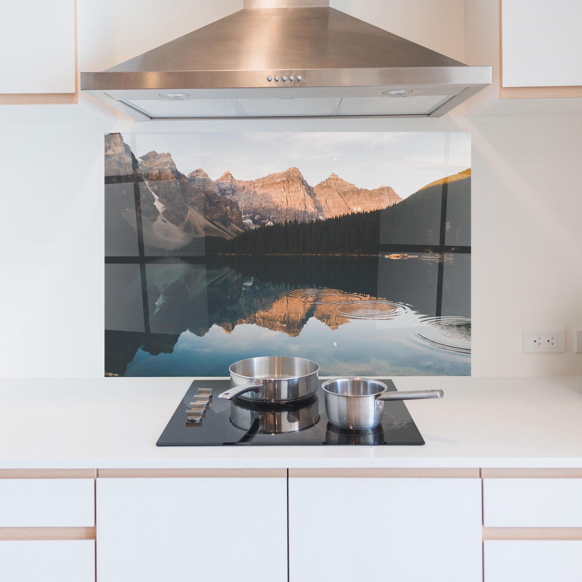 Küchenrückwand Glas Brown Mountain Lake mockup 5