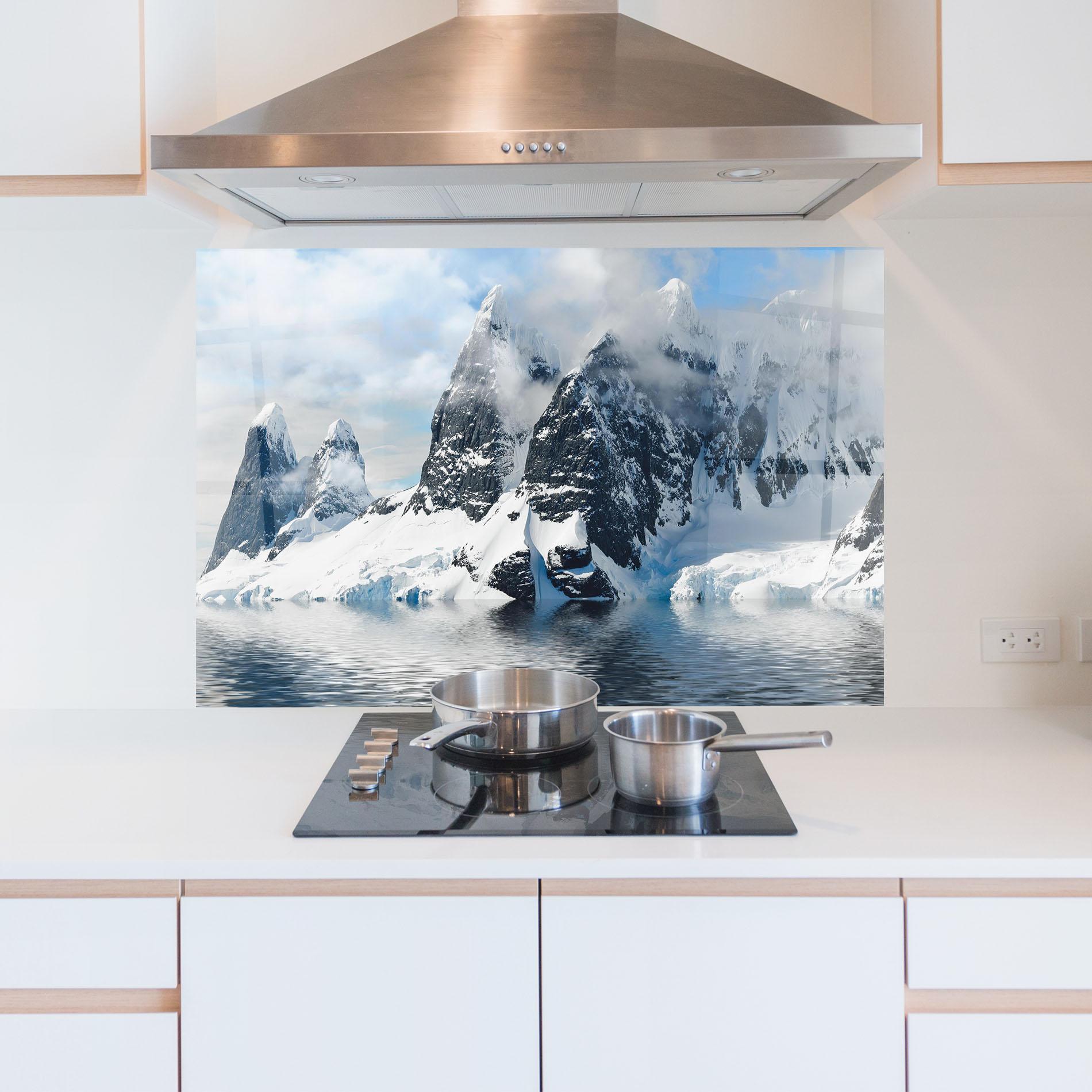 Küchenrückwand Glas Glacial Mountains mockup 5