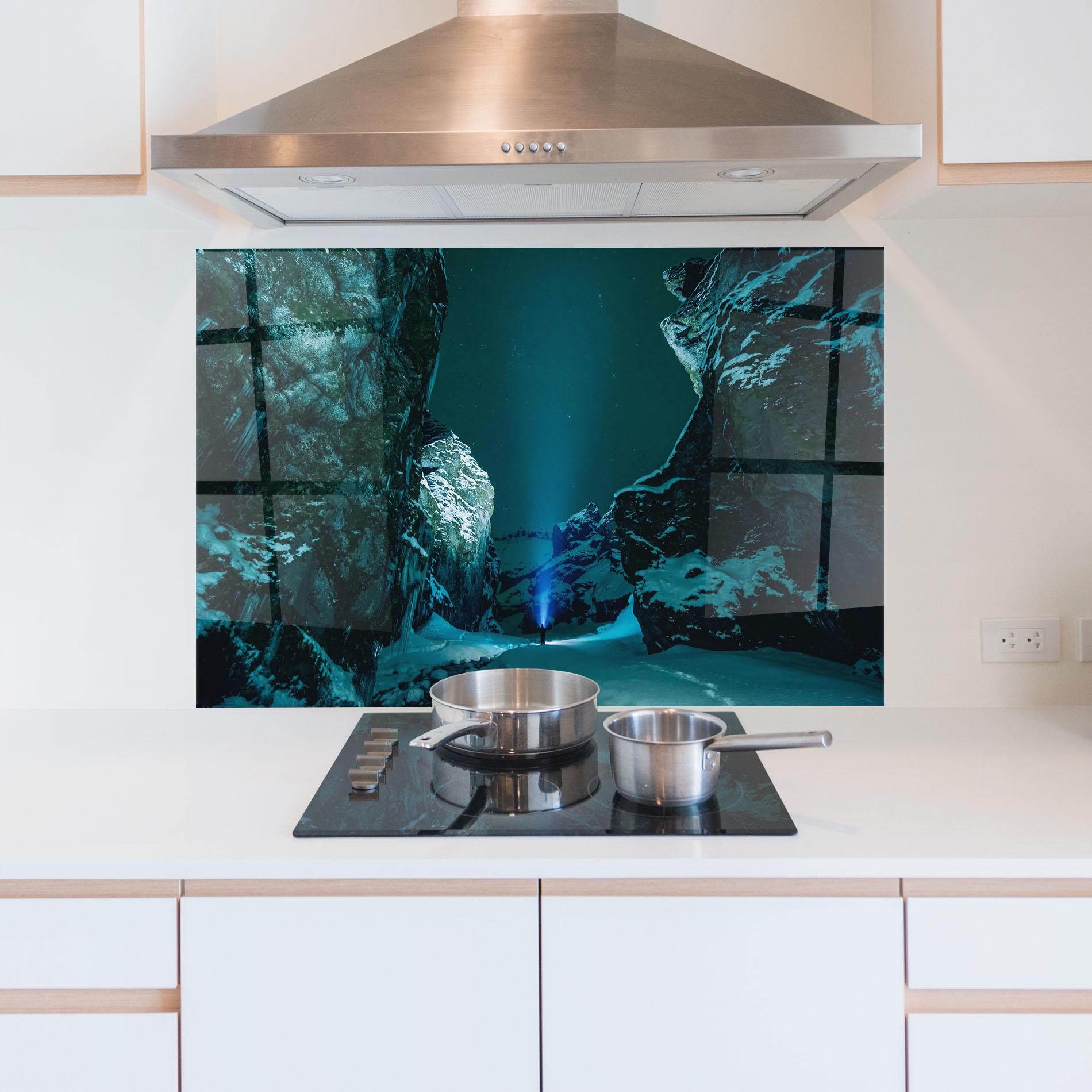 Küchenrückwand Glas Green Light Mountain mockup 5