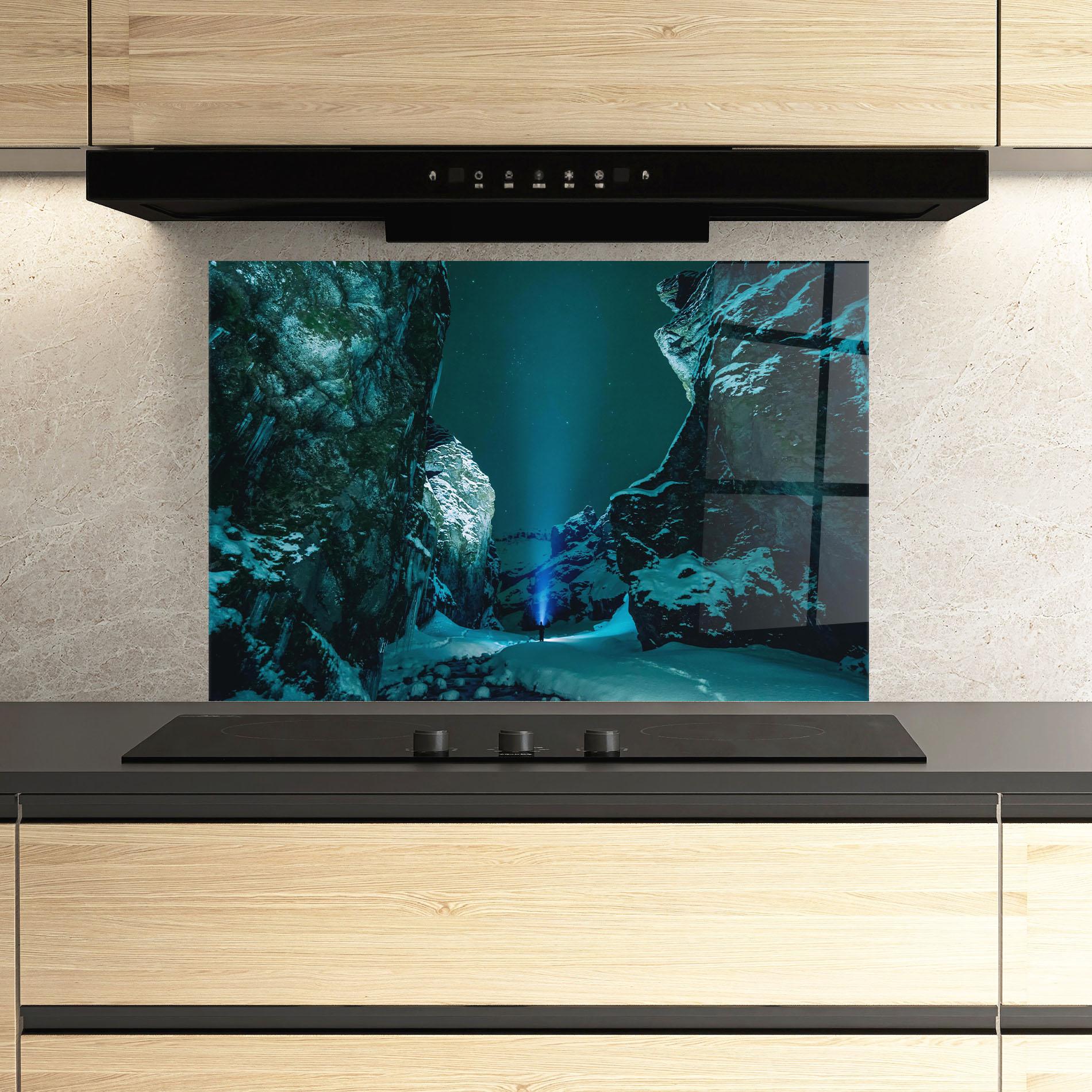 Küchenrückwand Glas Green Light Mountain mockup 3