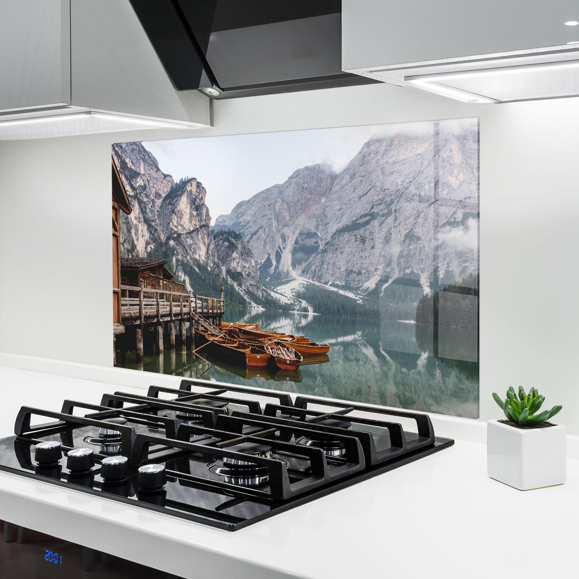Küchenrückwand Glas Boat Lake Mountain mockup 6