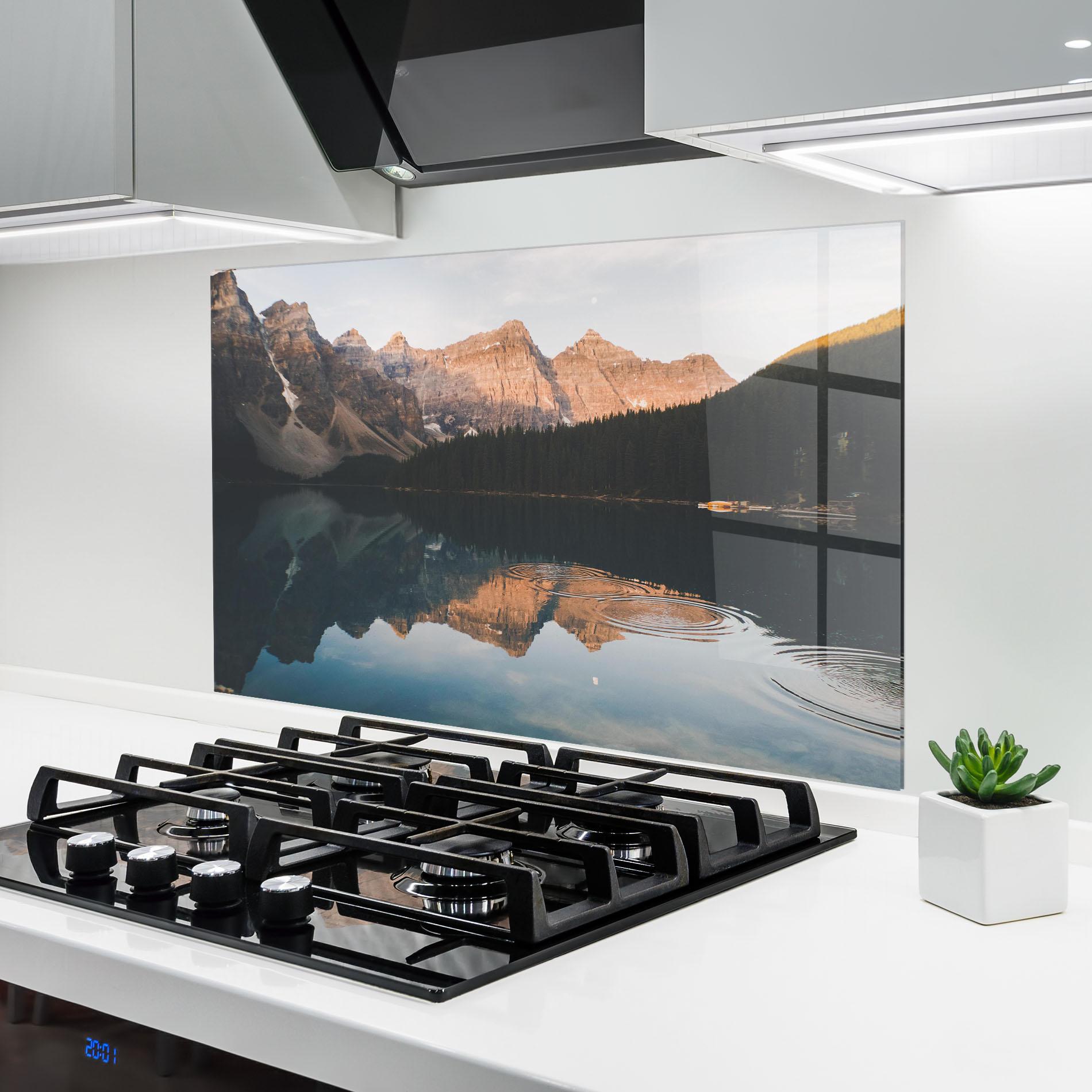 Küchenrückwand Glas Brown Mountain Lake mockup 6