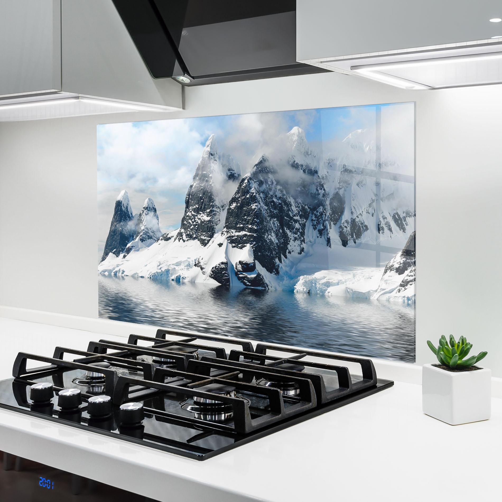 Küchenrückwand Glas Glacial Mountains mockup 6