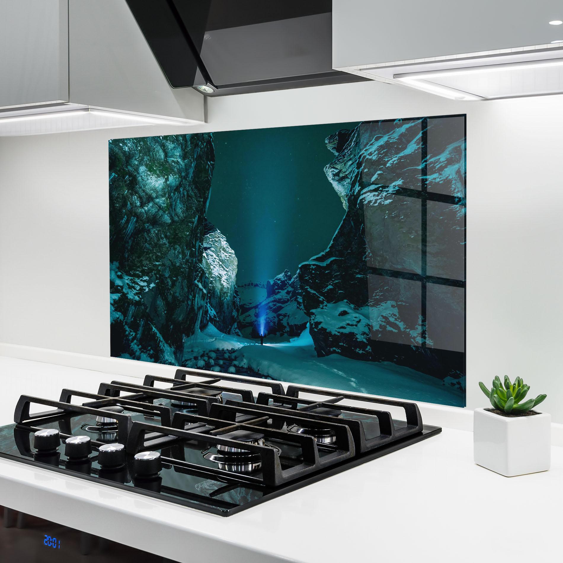 Küchenrückwand Glas Green Light Mountain mockup 6