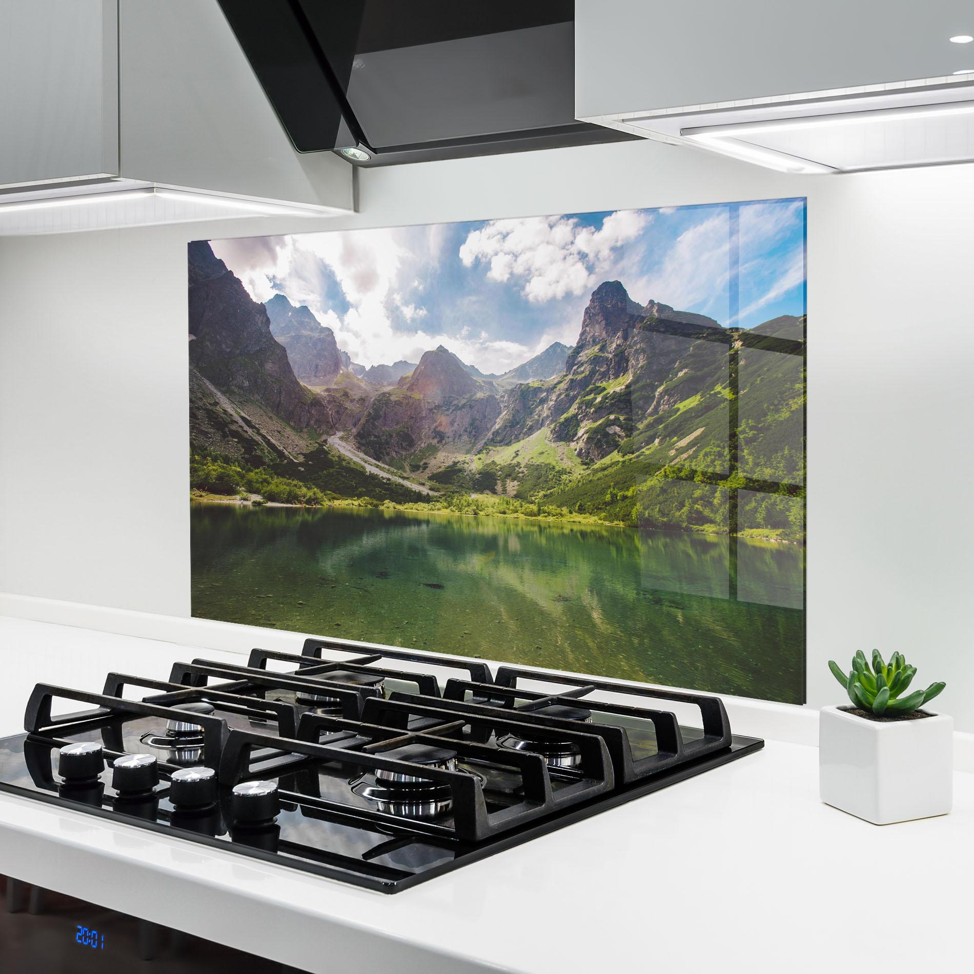 Küchenrückwand Glas Green Mountain mockup 6