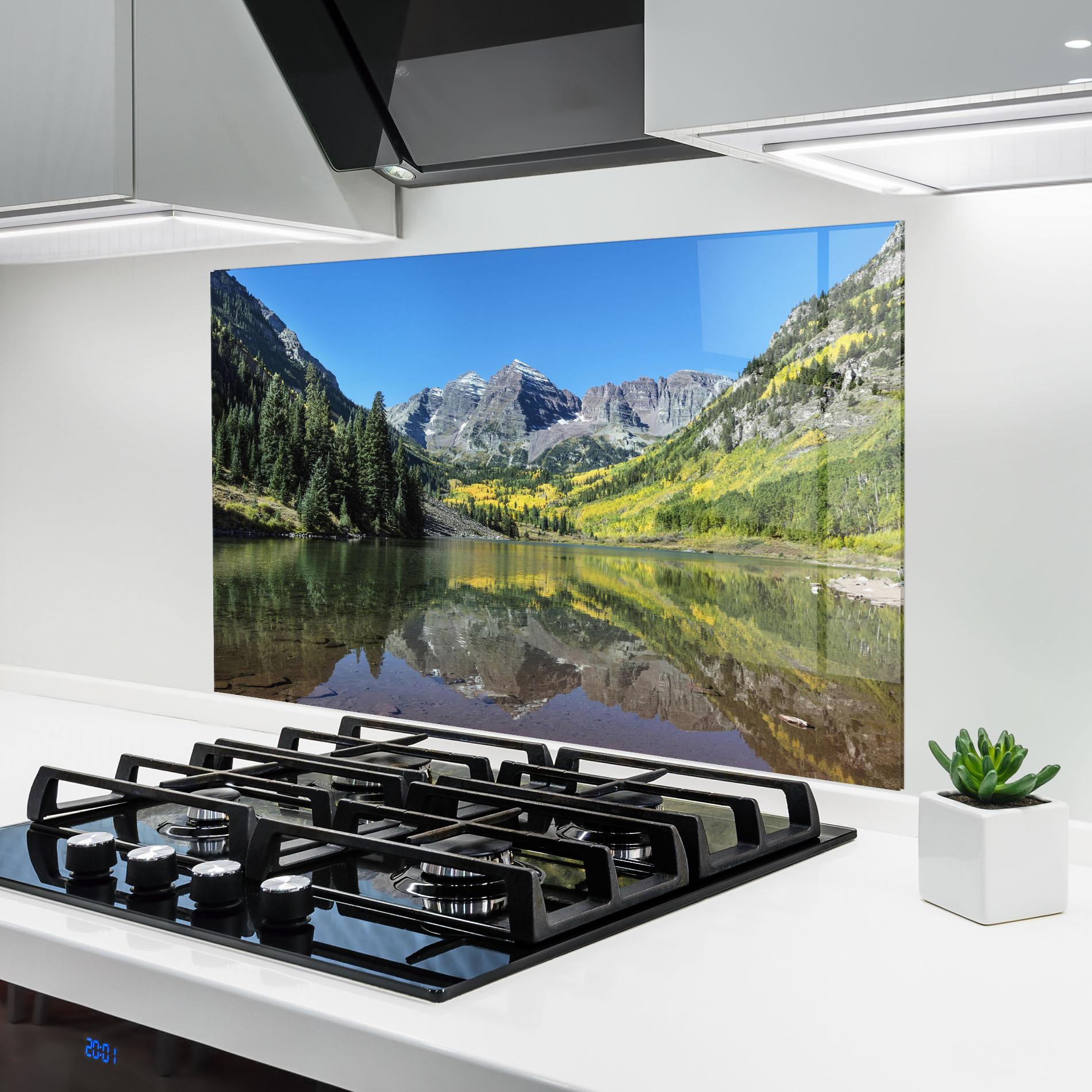 Küchenrückwand Glas Lake Green Mountain mockup 6