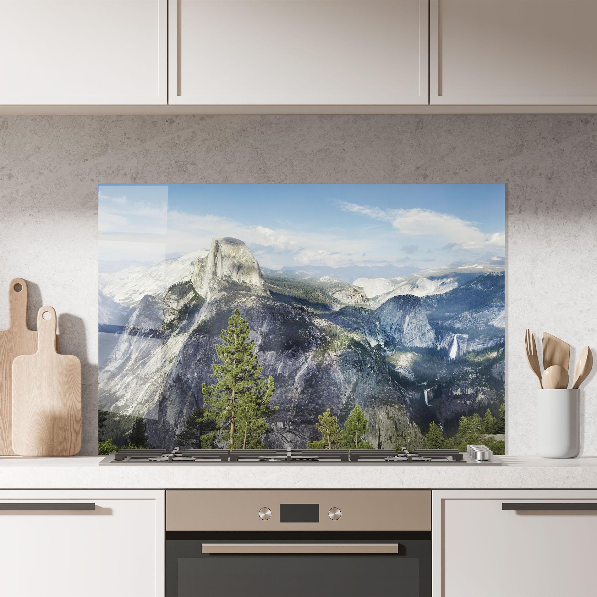 Küchenrückwand Glas Foggy Day Mountain mockup 7