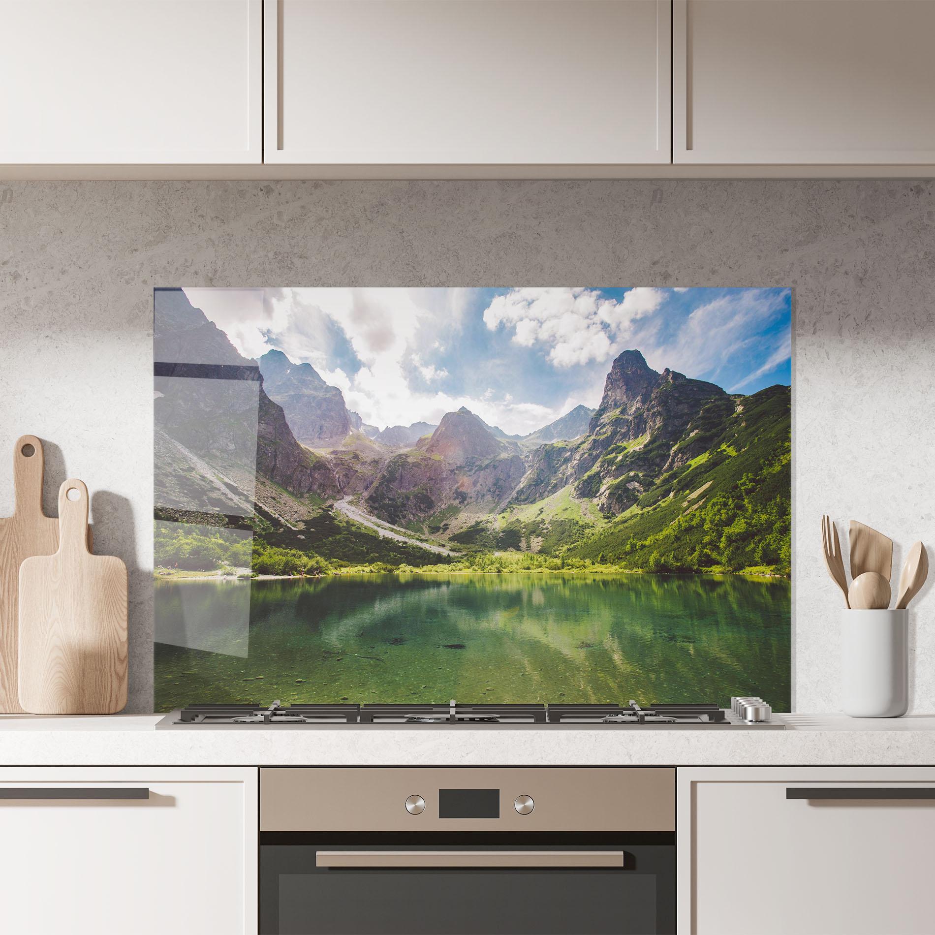 Küchenrückwand Glas Green Mountain mockup 7