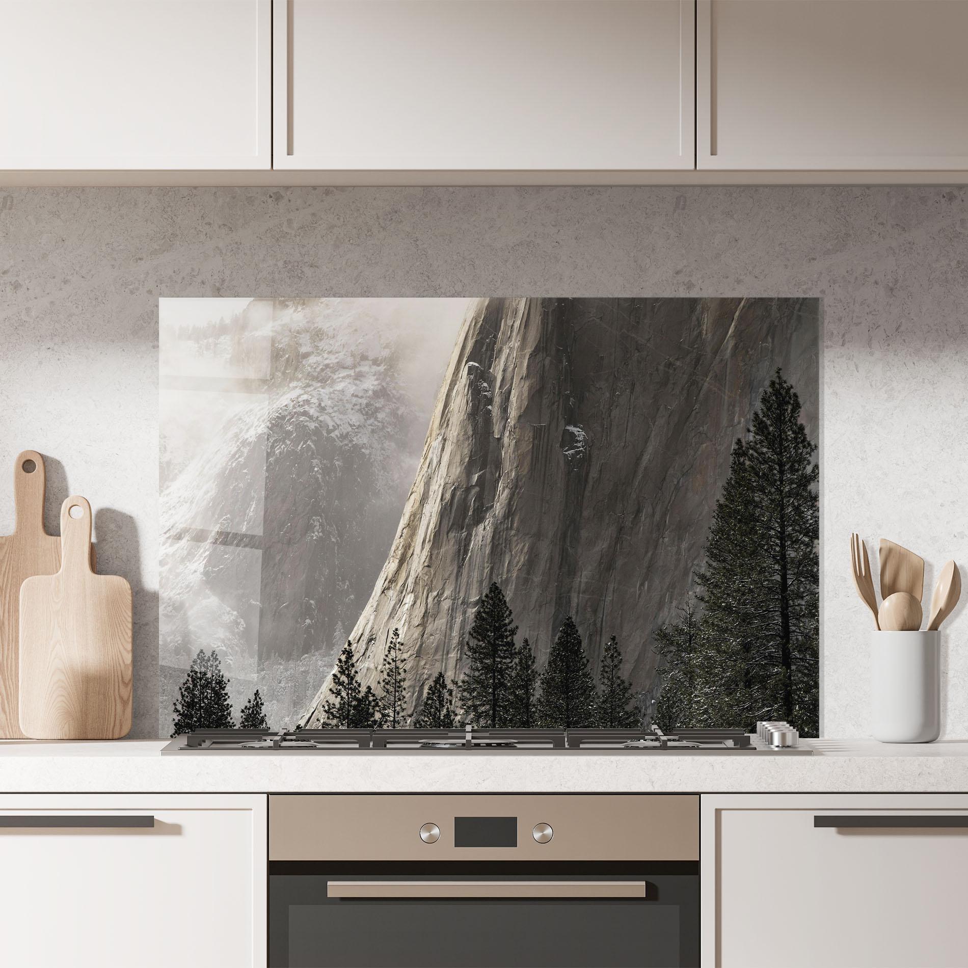 Küchenrückwand Glas Green Tree Mountain mockup 7
