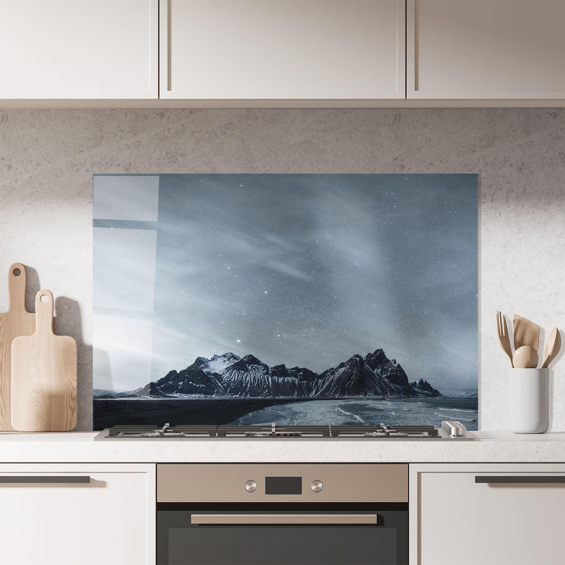 Küchenrückwand Glas Grey Star Mountain mockup 7