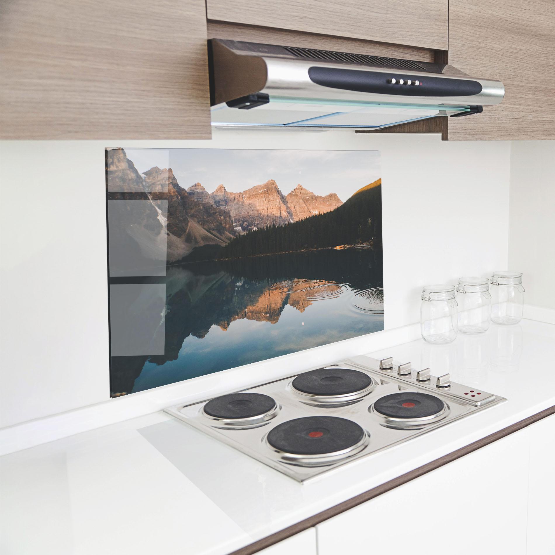 Küchenrückwand Glas Brown Mountain Lake mockup 8