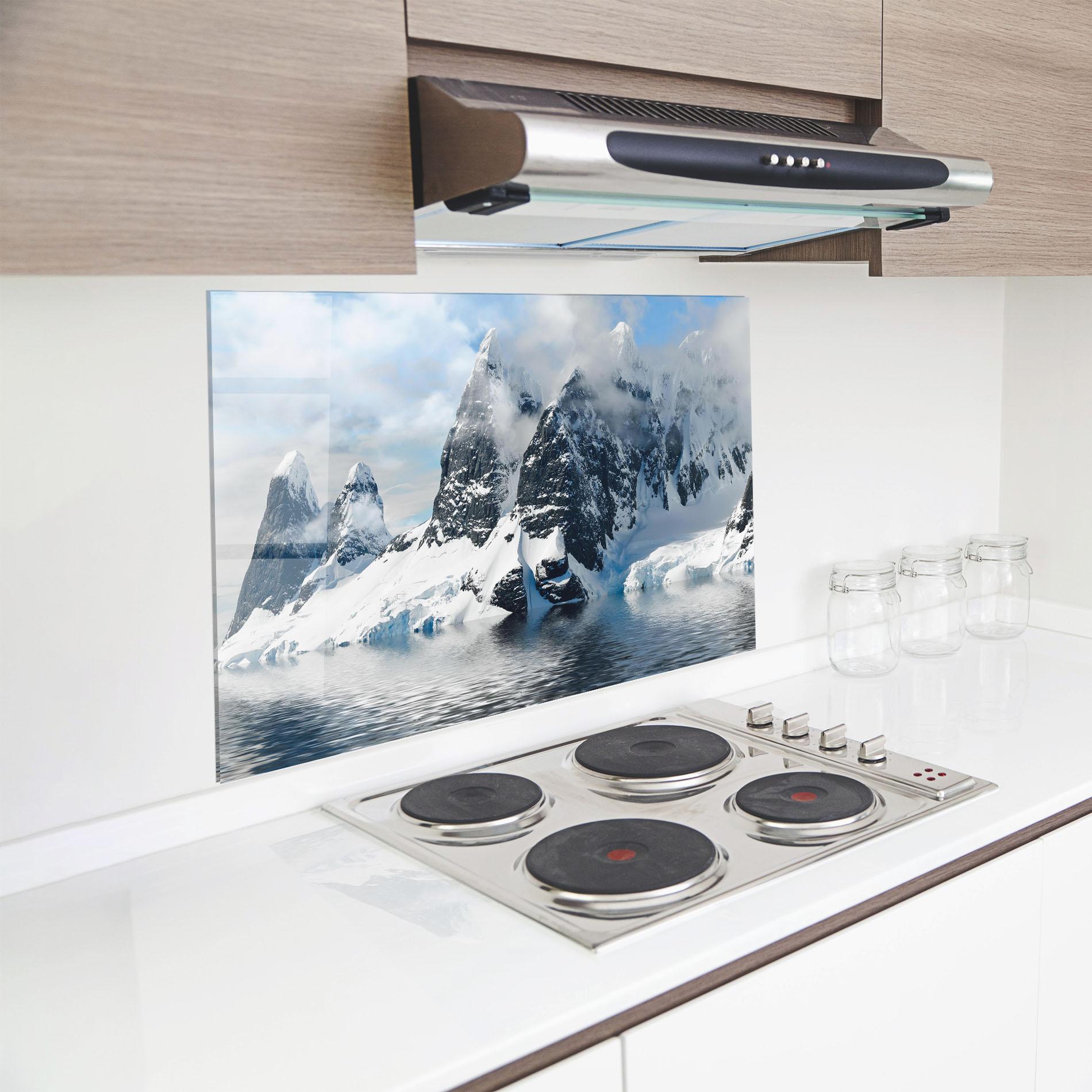 Küchenrückwand Glas Glacial Mountains mockup 8