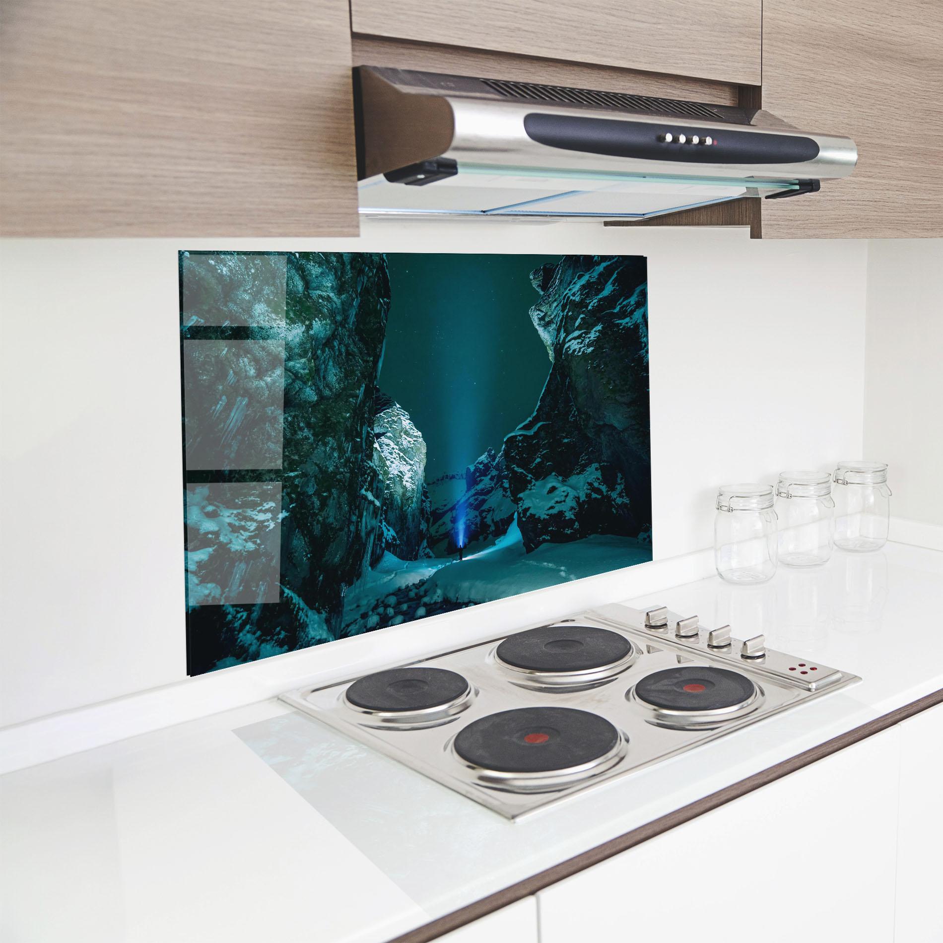 Küchenrückwand Glas Green Light Mountain mockup 8