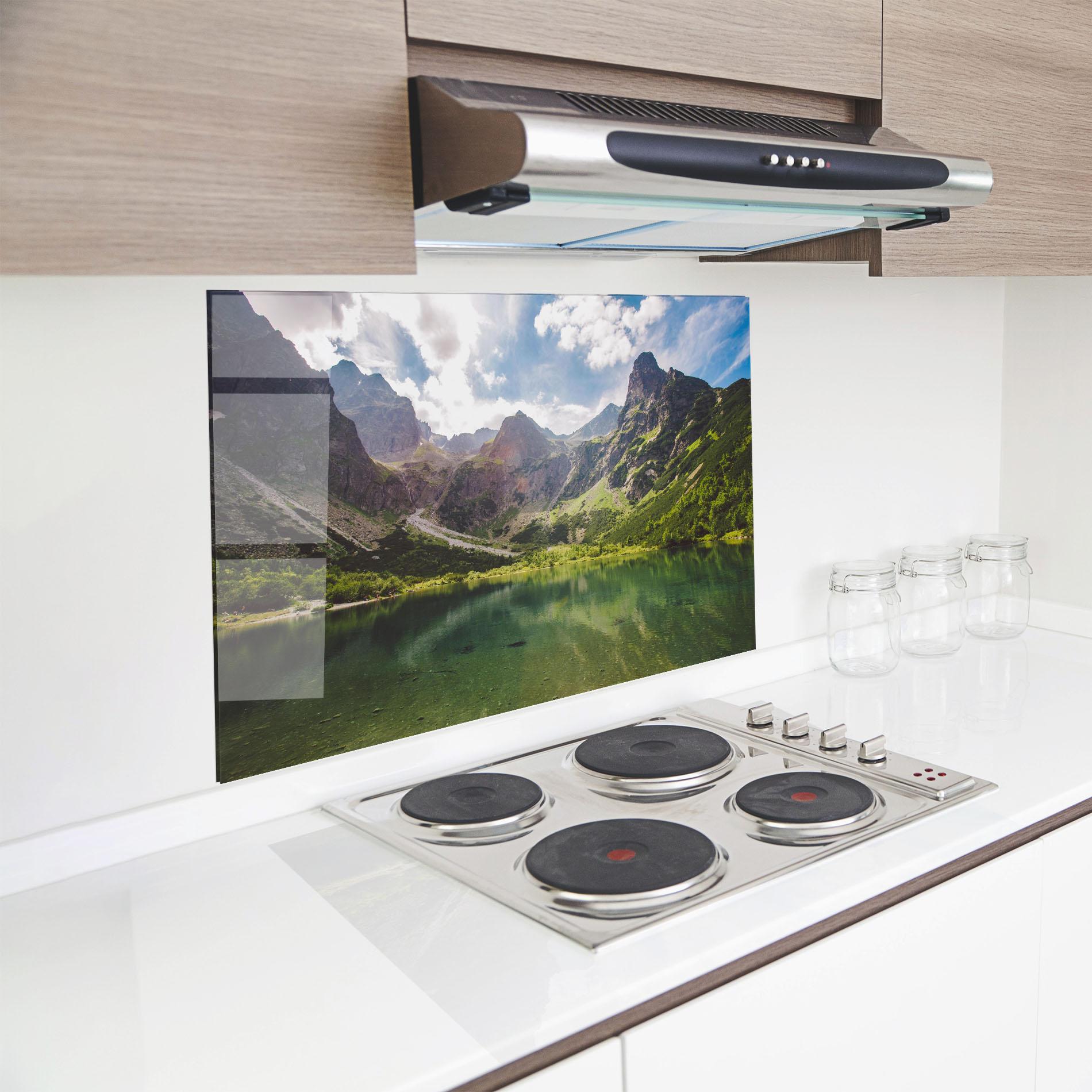 Küchenrückwand Glas Green Mountain mockup 8