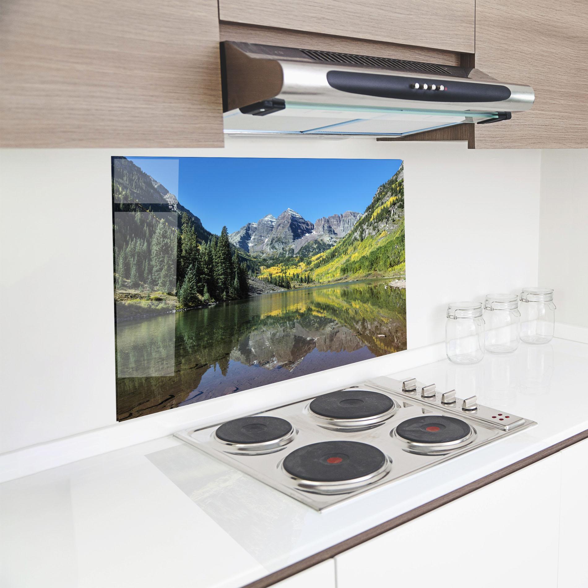 Küchenrückwand Glas Lake Green Mountain mockup 8