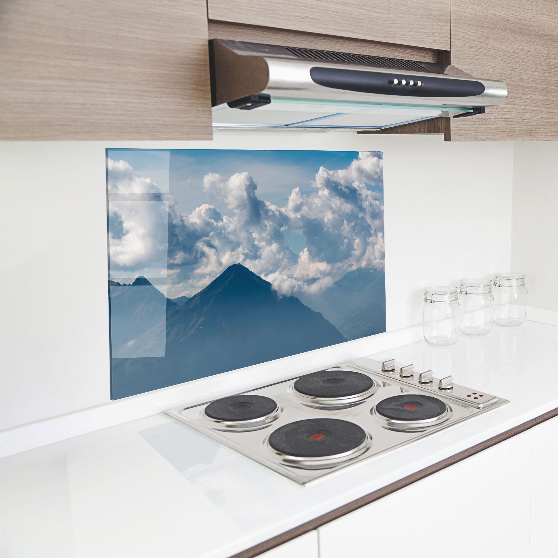 Küchenrückwand Glas Cloudy View Mountain mockup 8