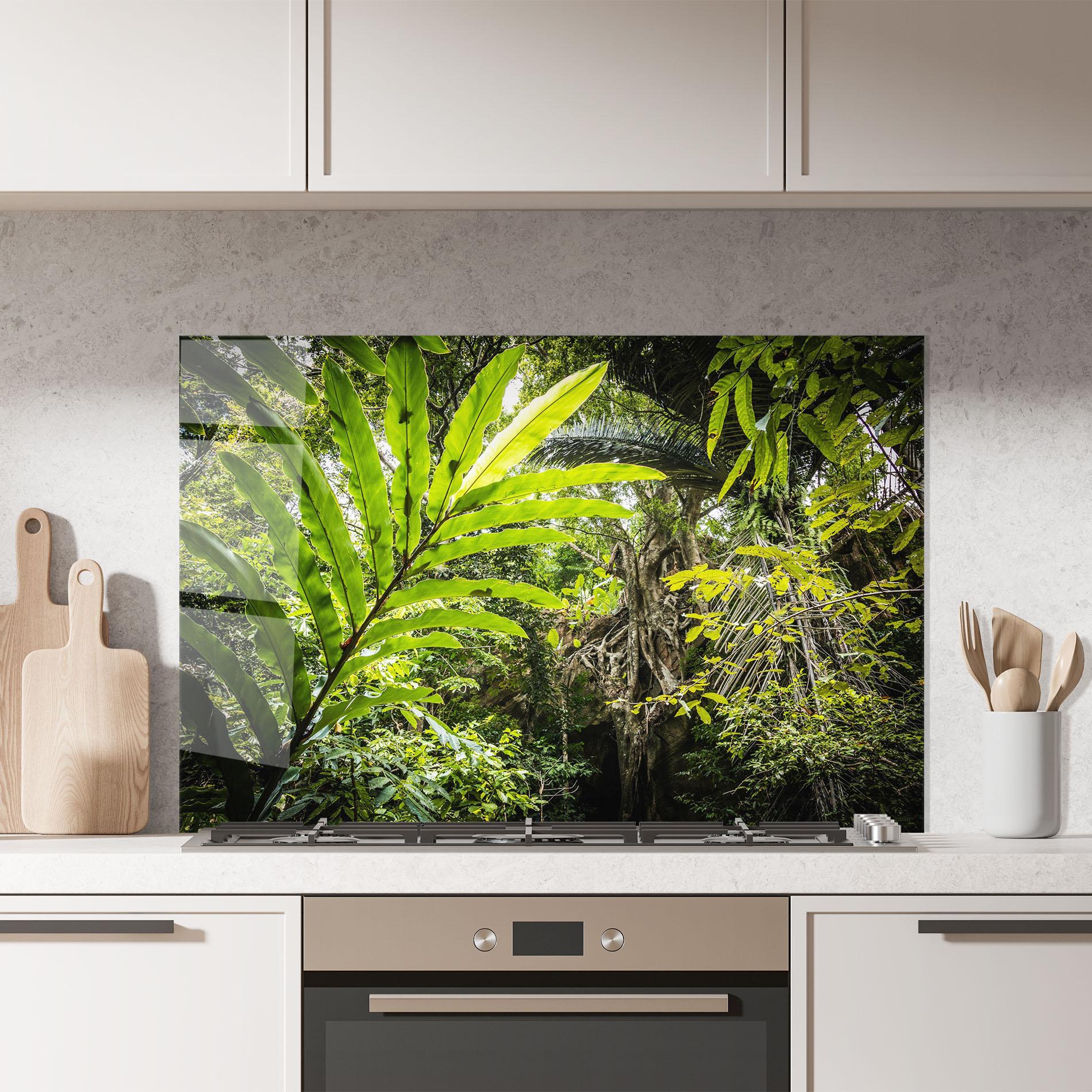 Küchenrückwand Glas Big Leaf Forest mockup 7