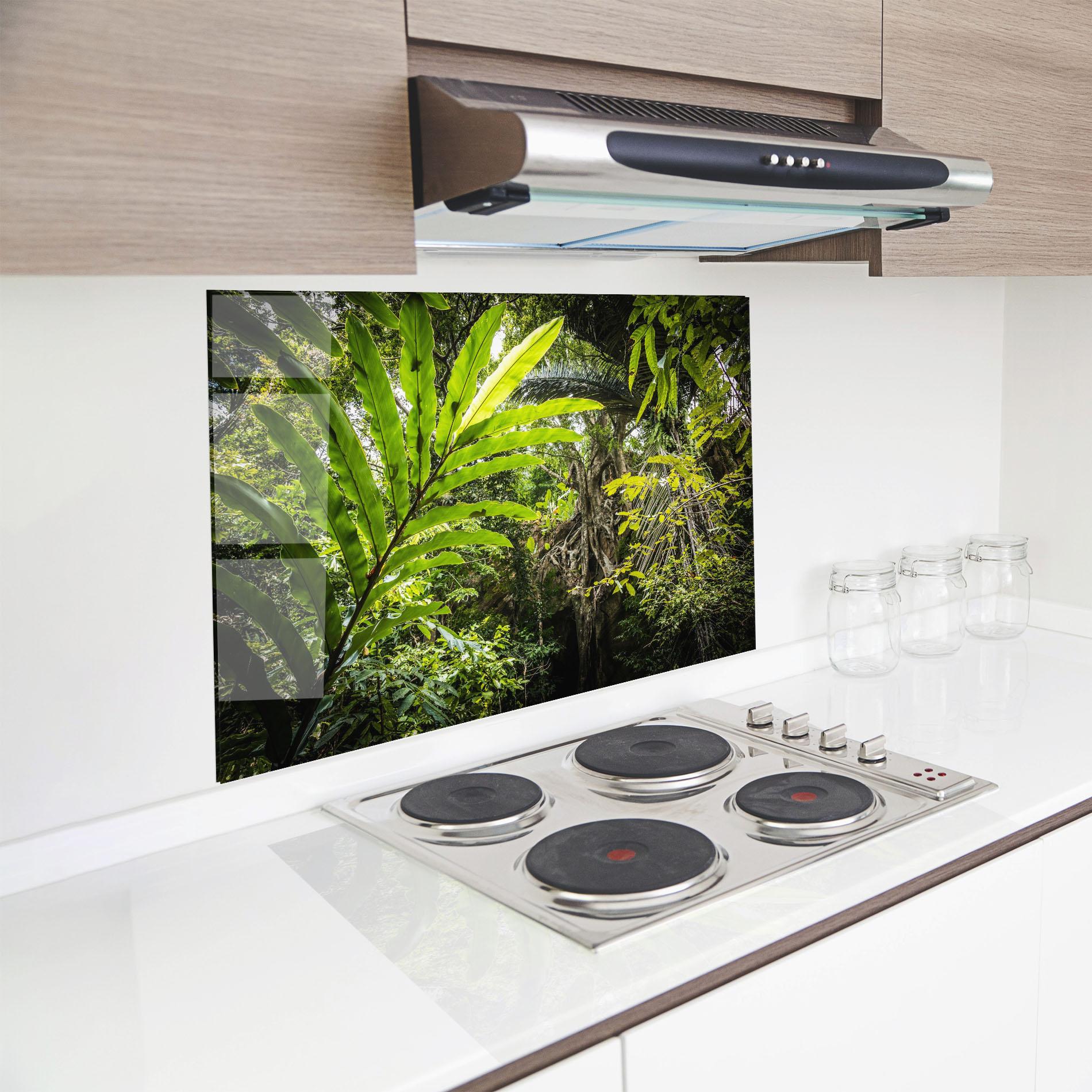 Küchenrückwand Glas Big Leaf Forest mockup 8