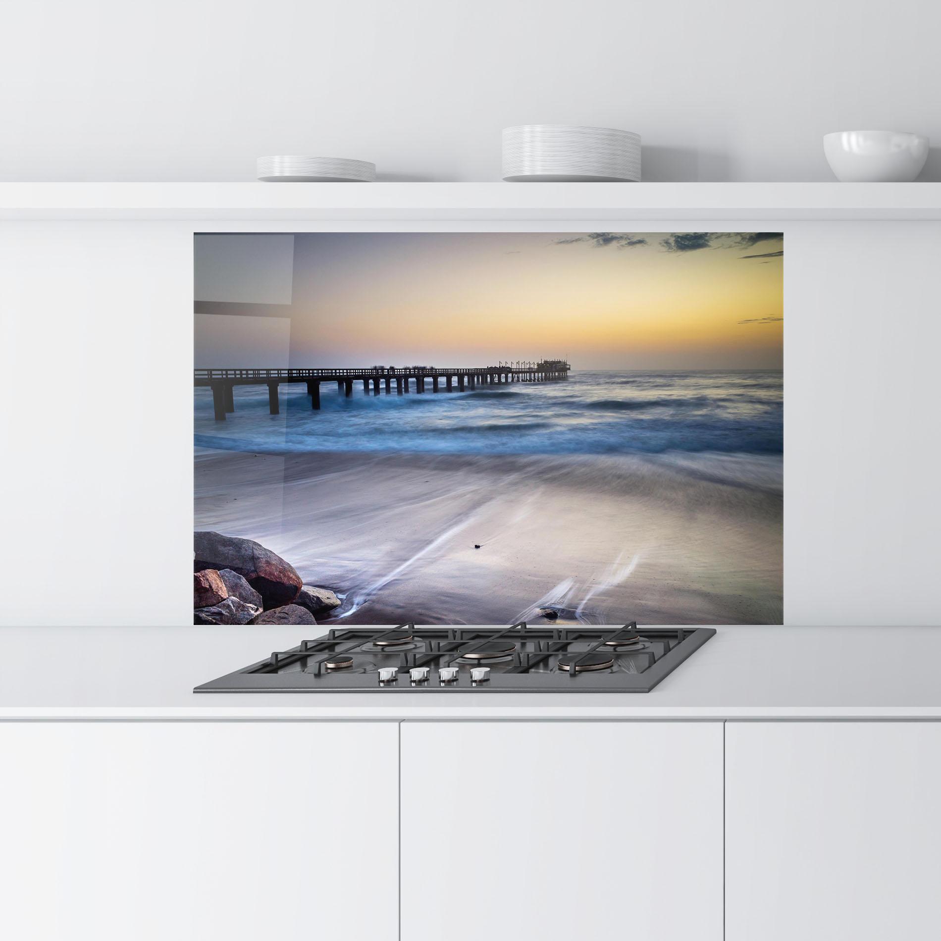 Küchenrückwand Glas Empty Pretty Beach mockup 9