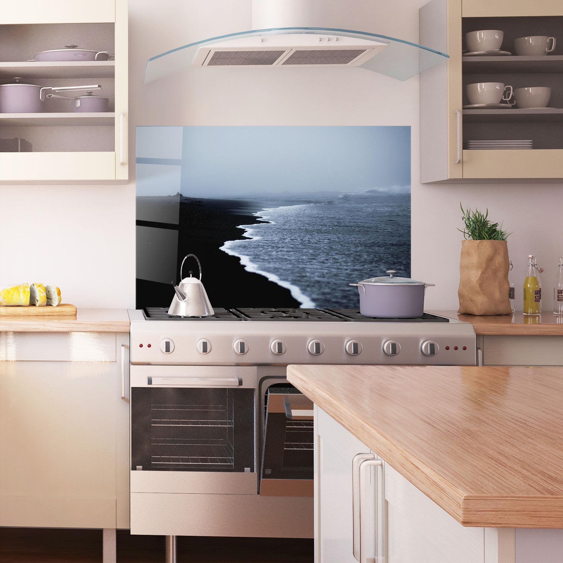 Küchenrückwand Glas Black Beach View mockup 1