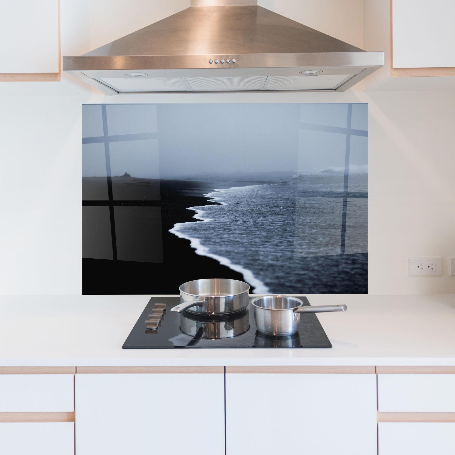 Küchenrückwand Glas Black Beach View mockup 5