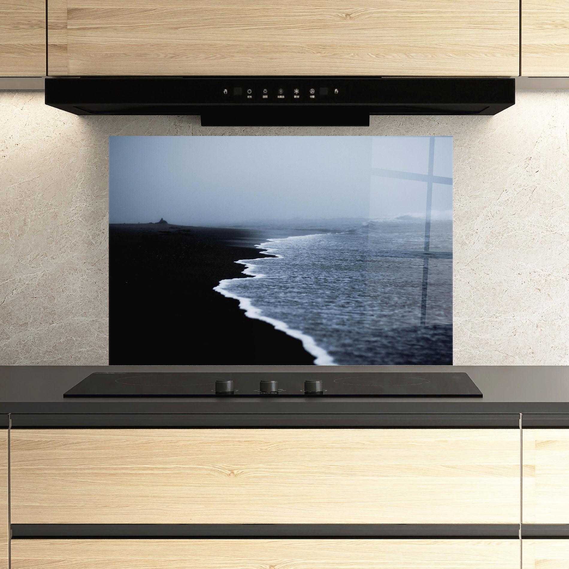 Küchenrückwand Glas Black Beach View mockup 3