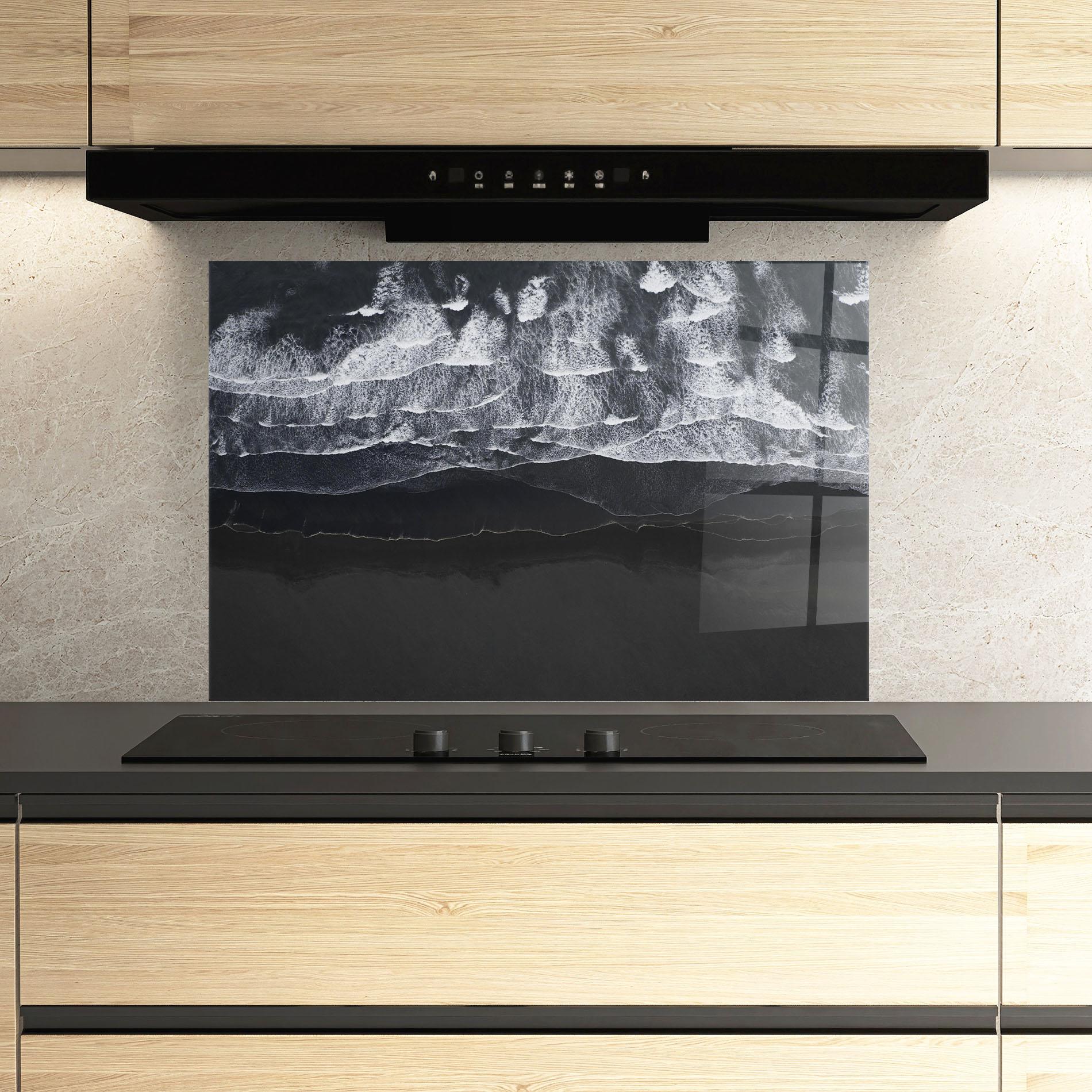 Küchenrückwand Glas Grey Waves Beach mockup 3