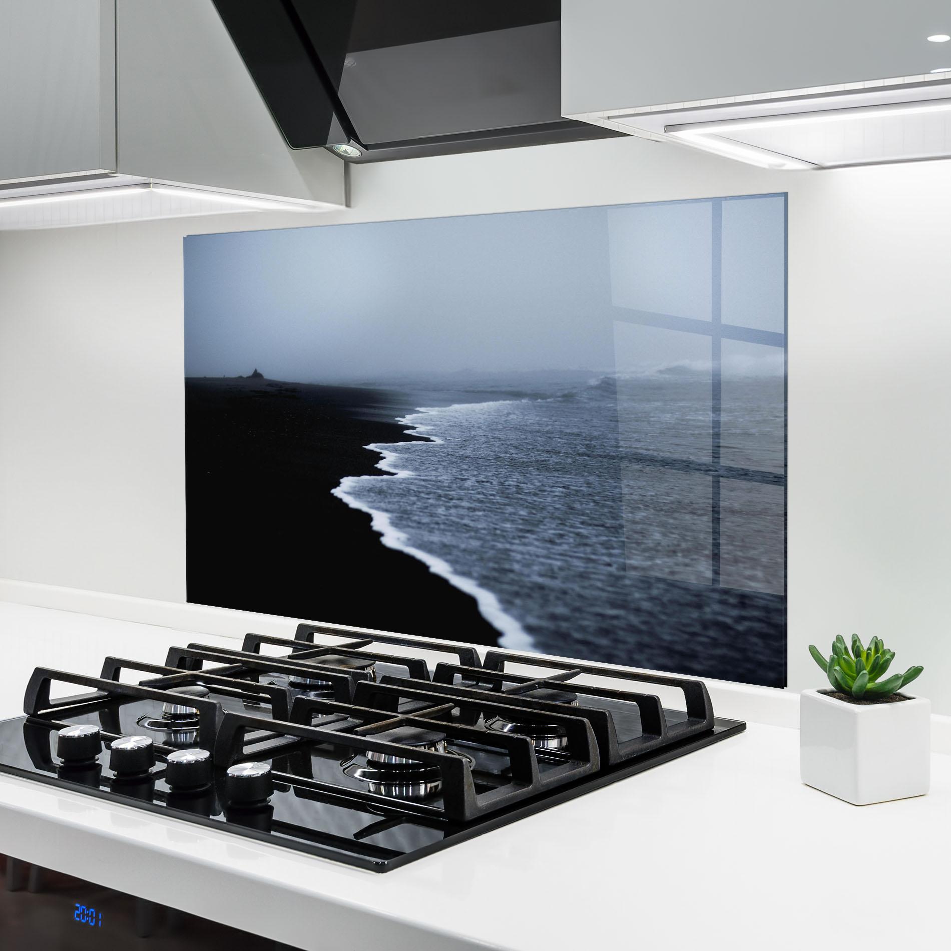 Küchenrückwand Glas Black Beach View mockup 6
