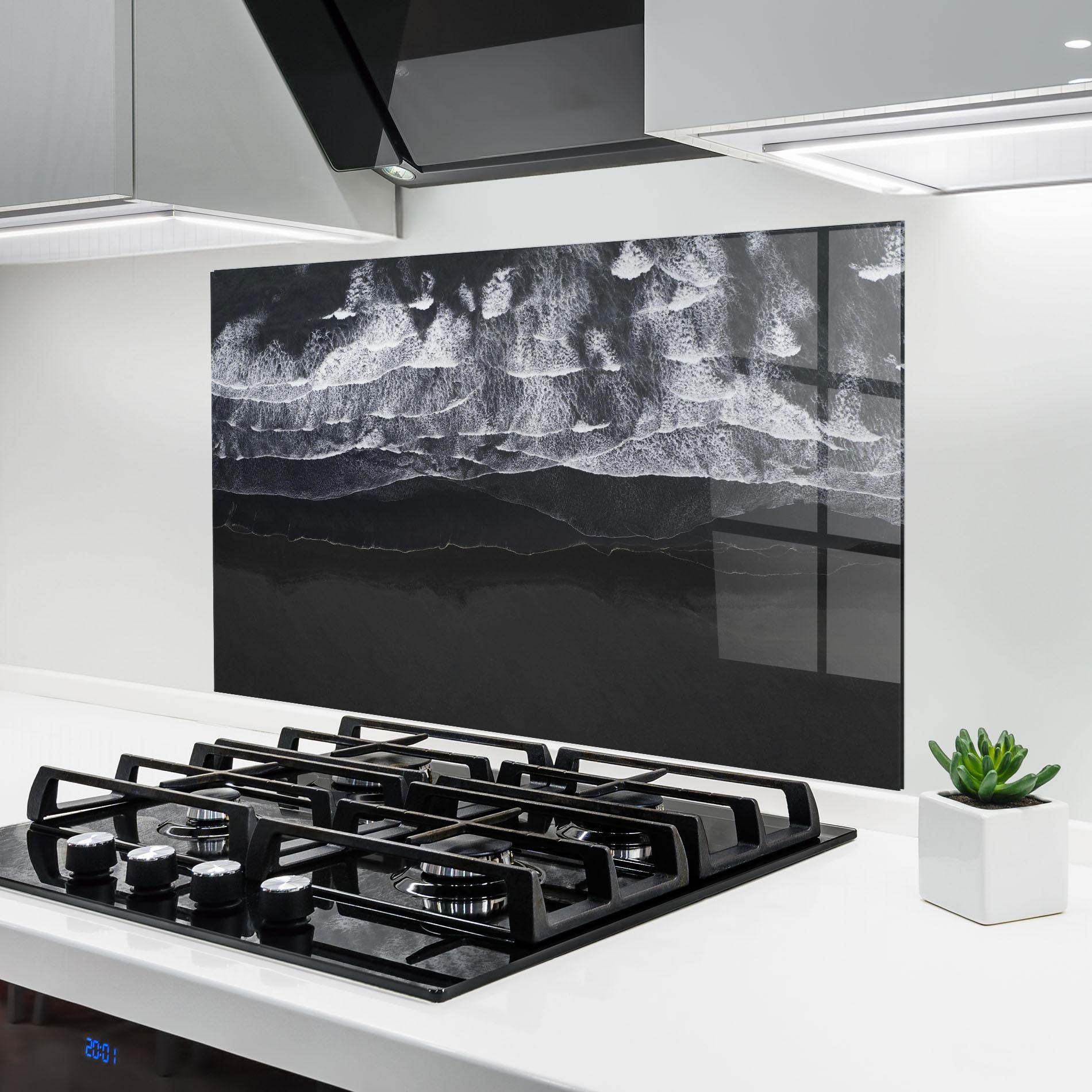 Küchenrückwand Glas Grey Waves Beach mockup 6