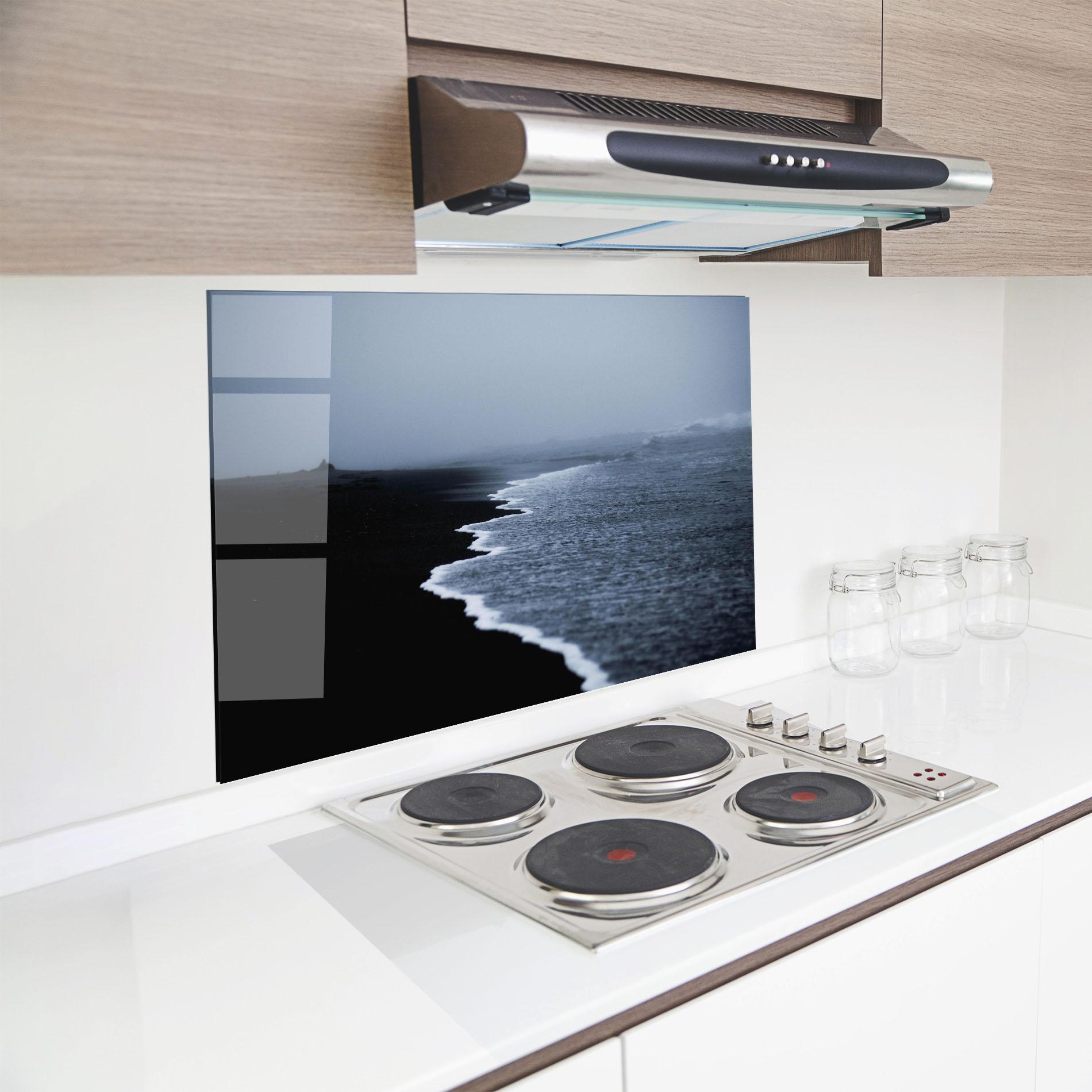 Küchenrückwand Glas Black Beach View mockup 8