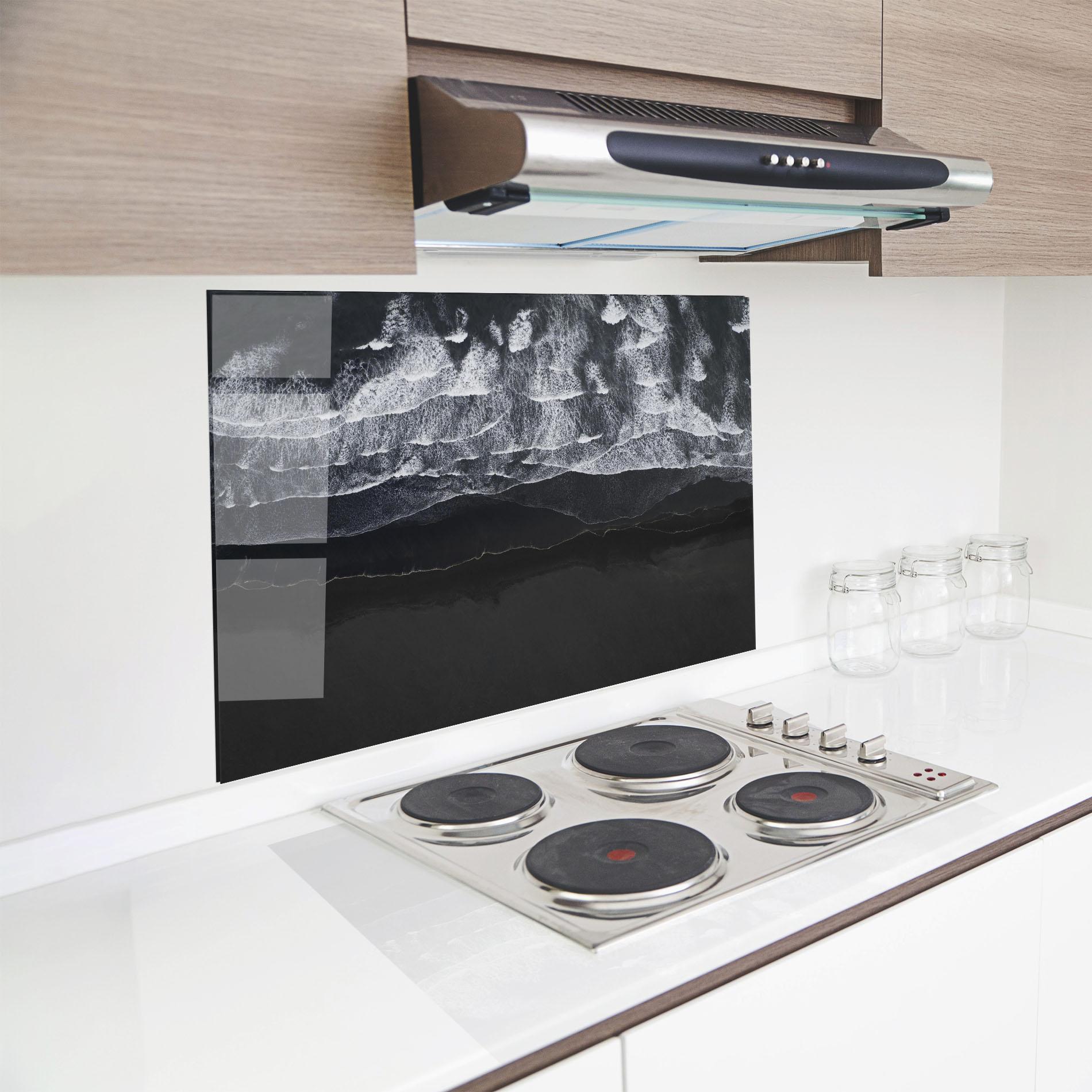 Küchenrückwand Glas Grey Waves Beach mockup 8