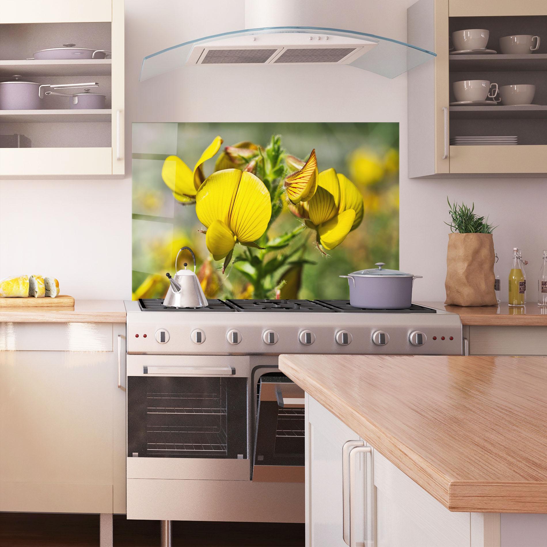 Küchenrückwand Glas Pretty Spring Yellow Flower mockup 1