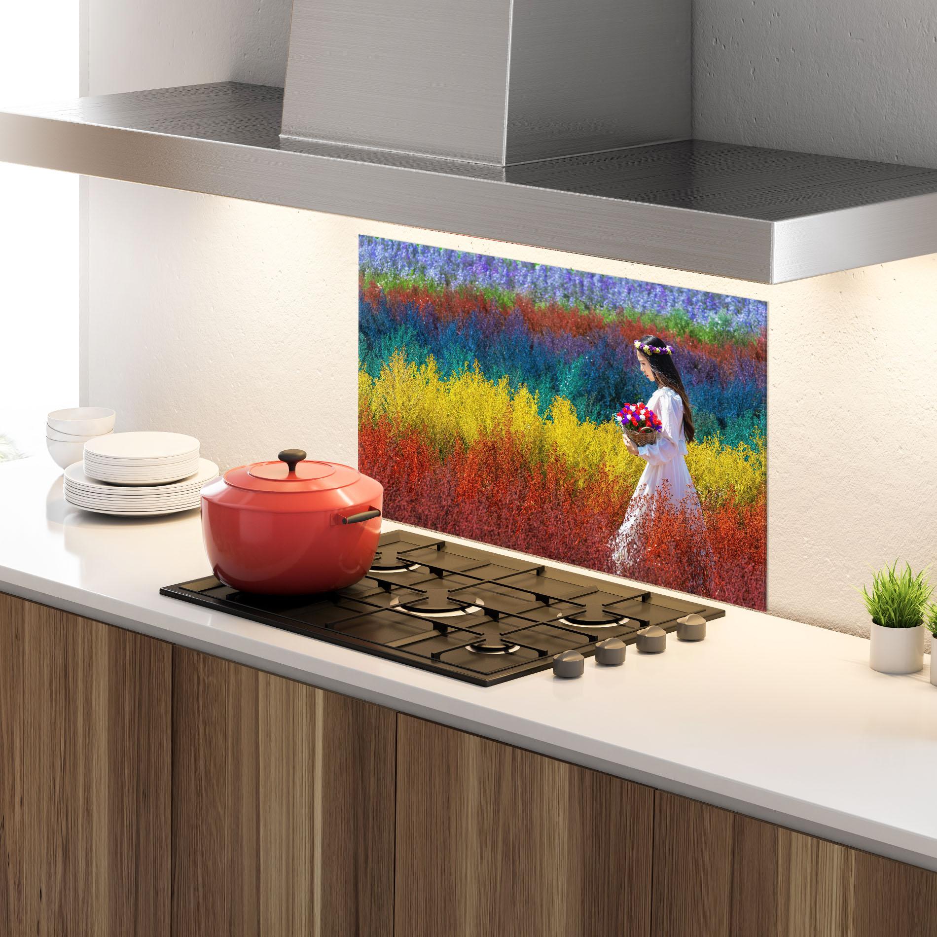 Küchenrückwand Glas Holding Spring Flowers mockup 4