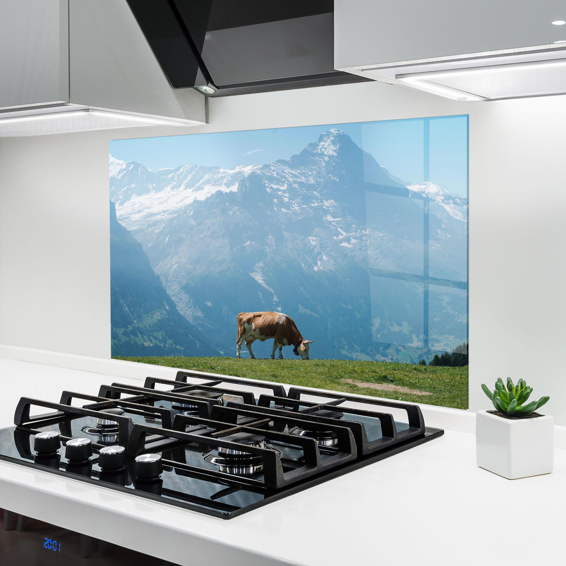 Küchenrückwand Glas Cow Mountain mockup 6