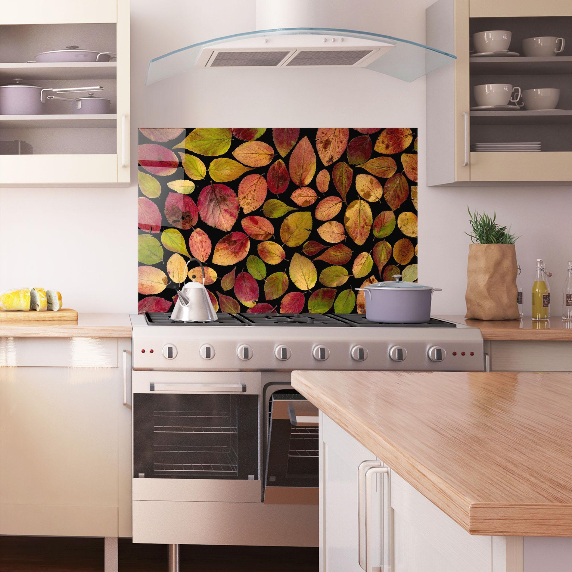 Küchenrückwand Glas Carpet Of Leaves mockup 1