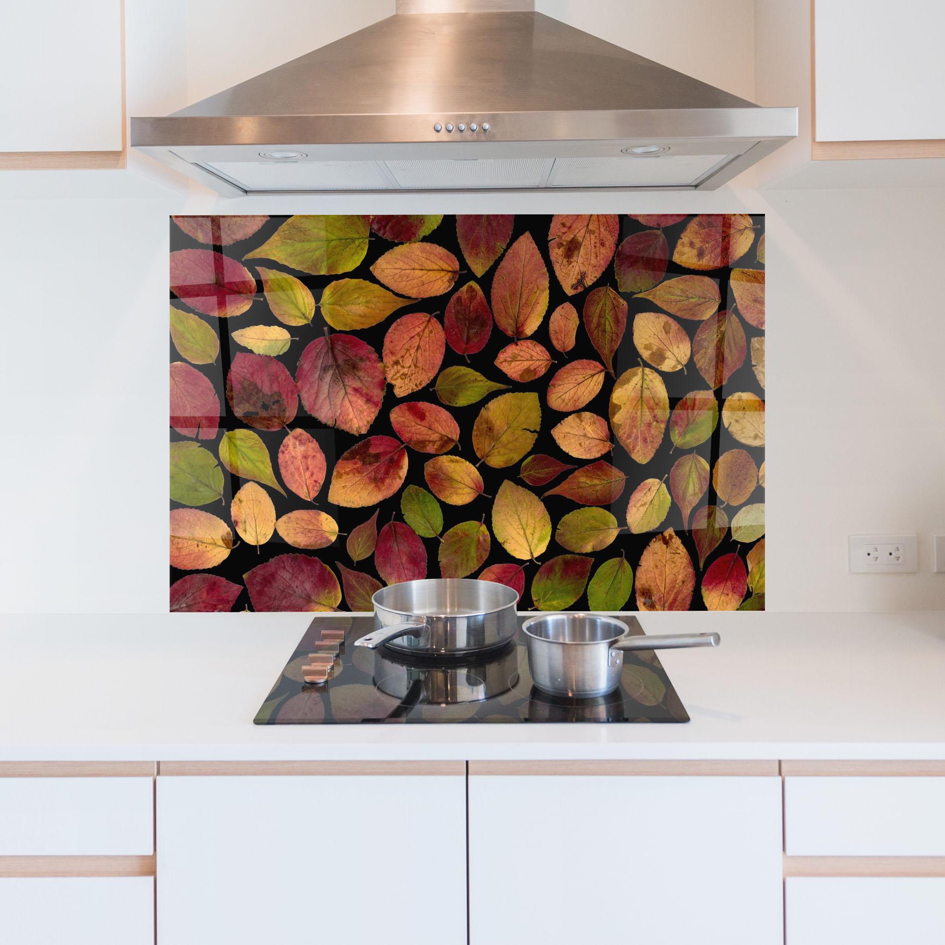 Küchenrückwand Glas Carpet Of Leaves mockup 5