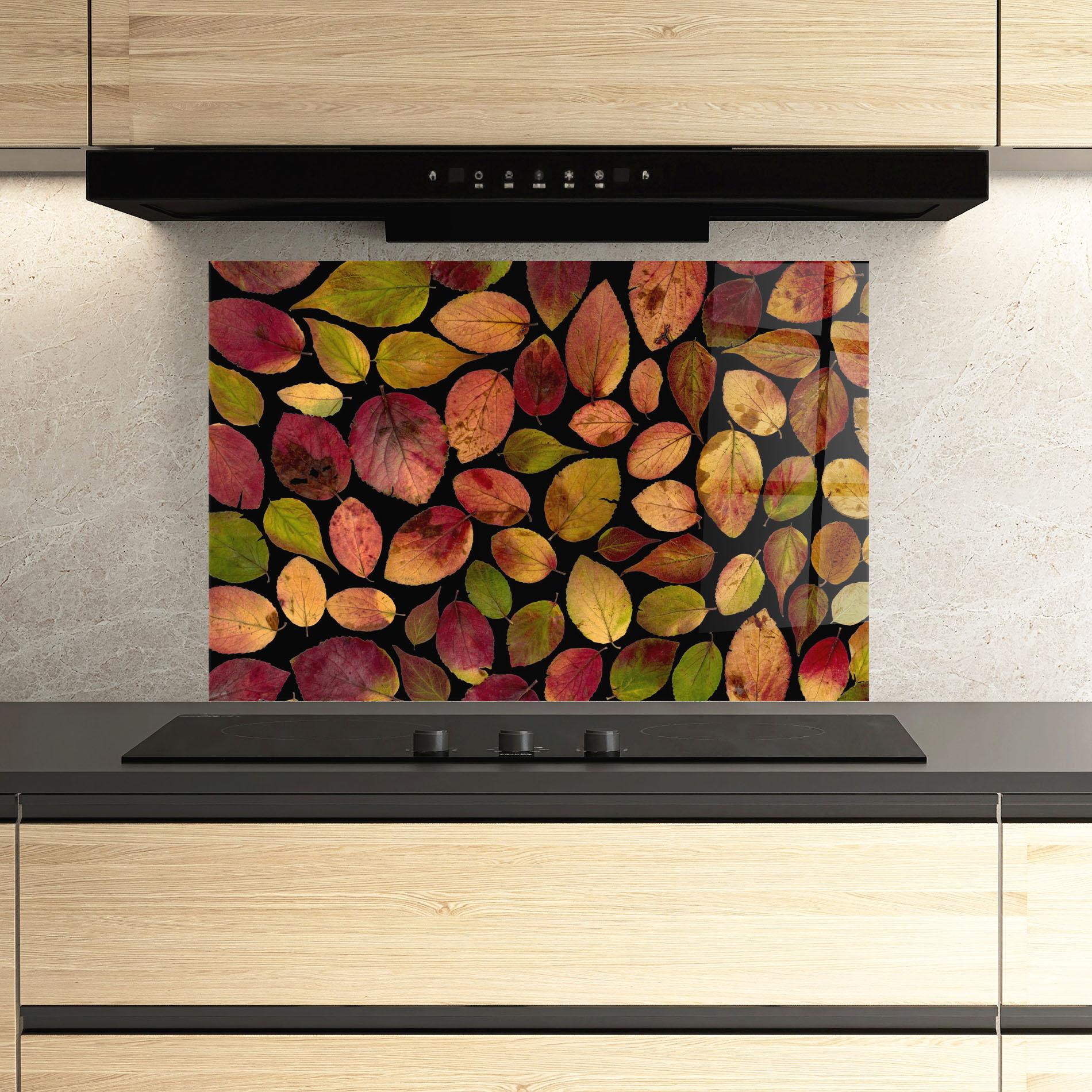 Küchenrückwand Glas Carpet Of Leaves mockup 3