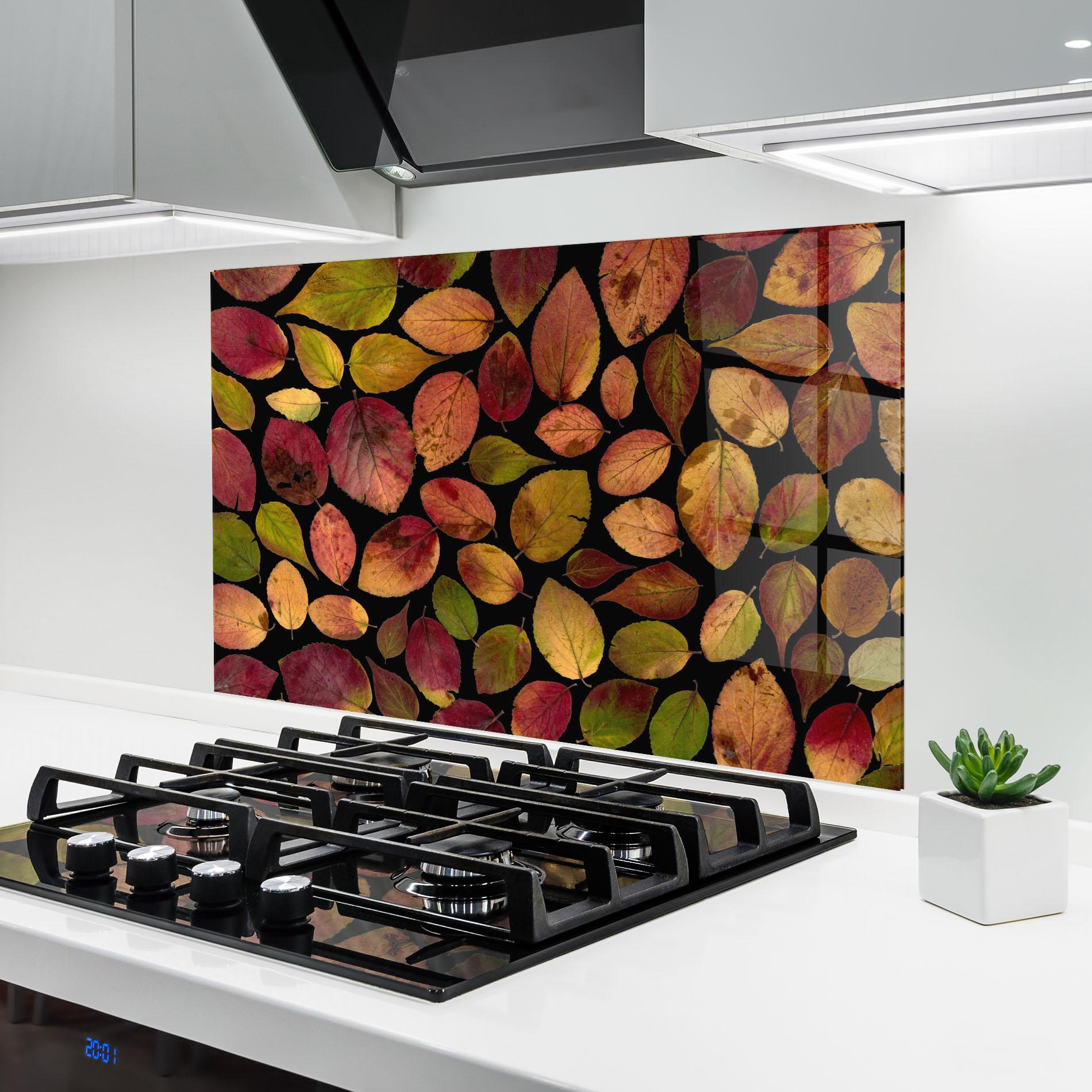 Küchenrückwand Glas Carpet Of Leaves mockup 6