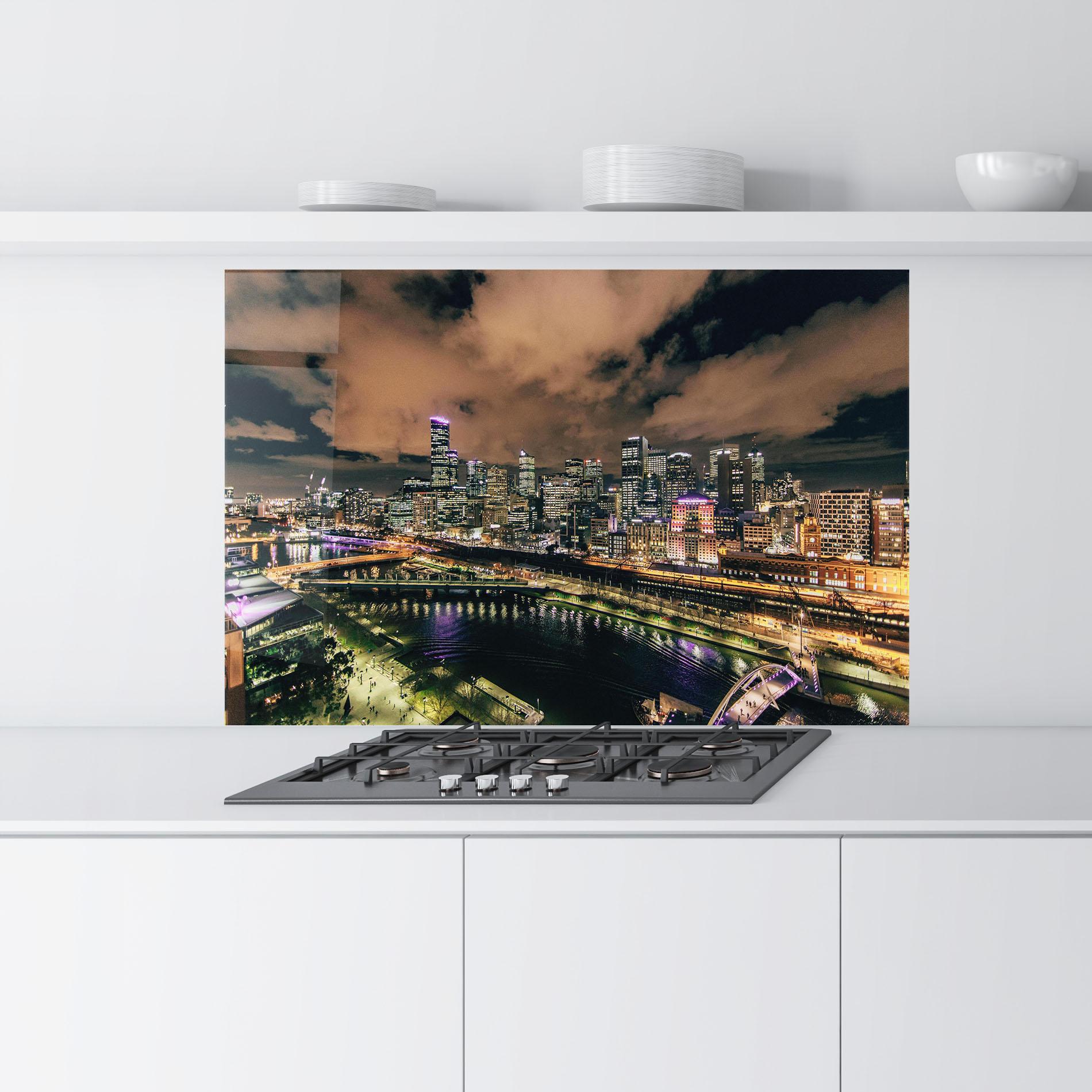 Küchenrückwand Glas Green Purple City mockup 9