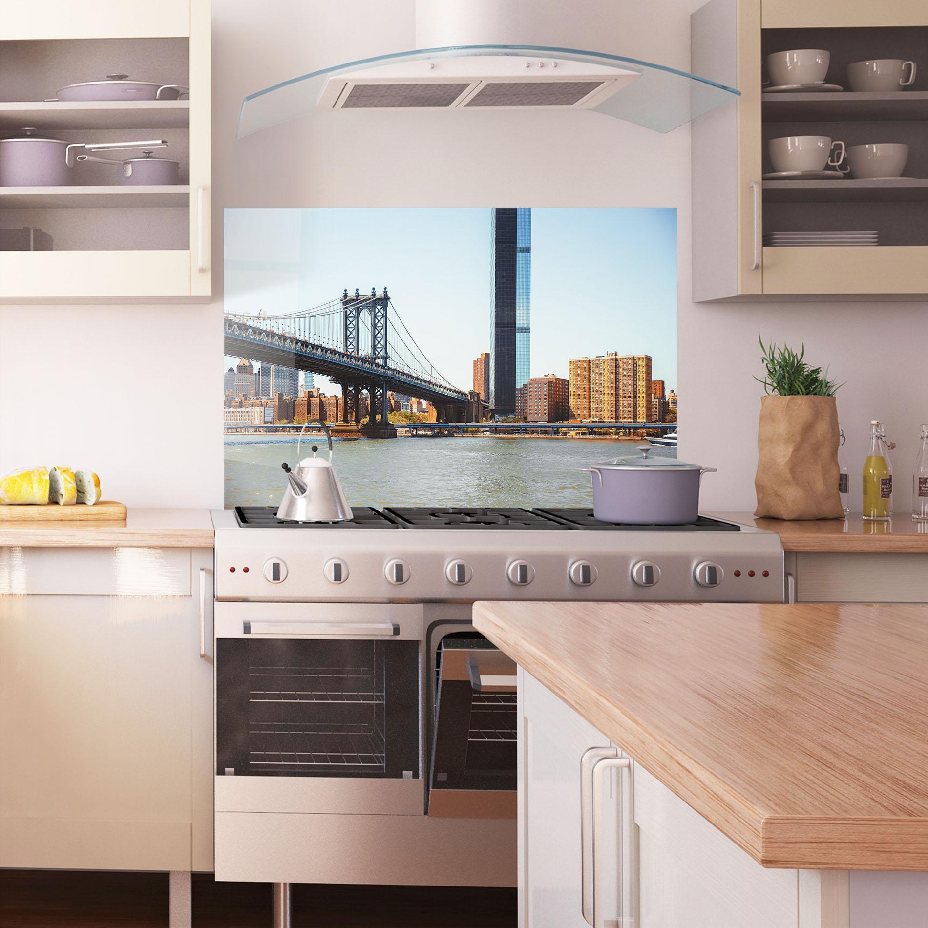 Küchenrückwand Glas Big City Bridge mockup 1