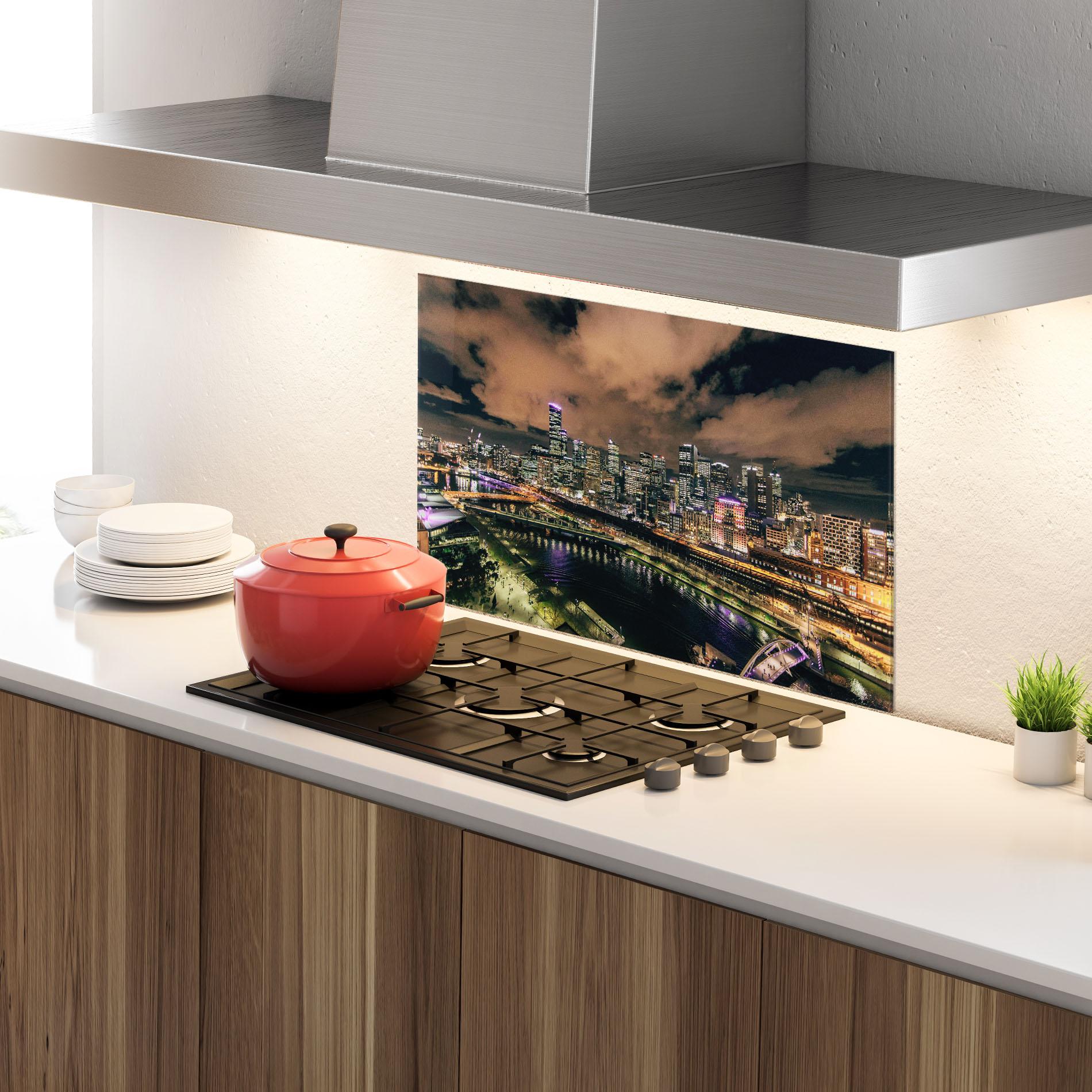 Küchenrückwand Glas Green Purple City mockup 4