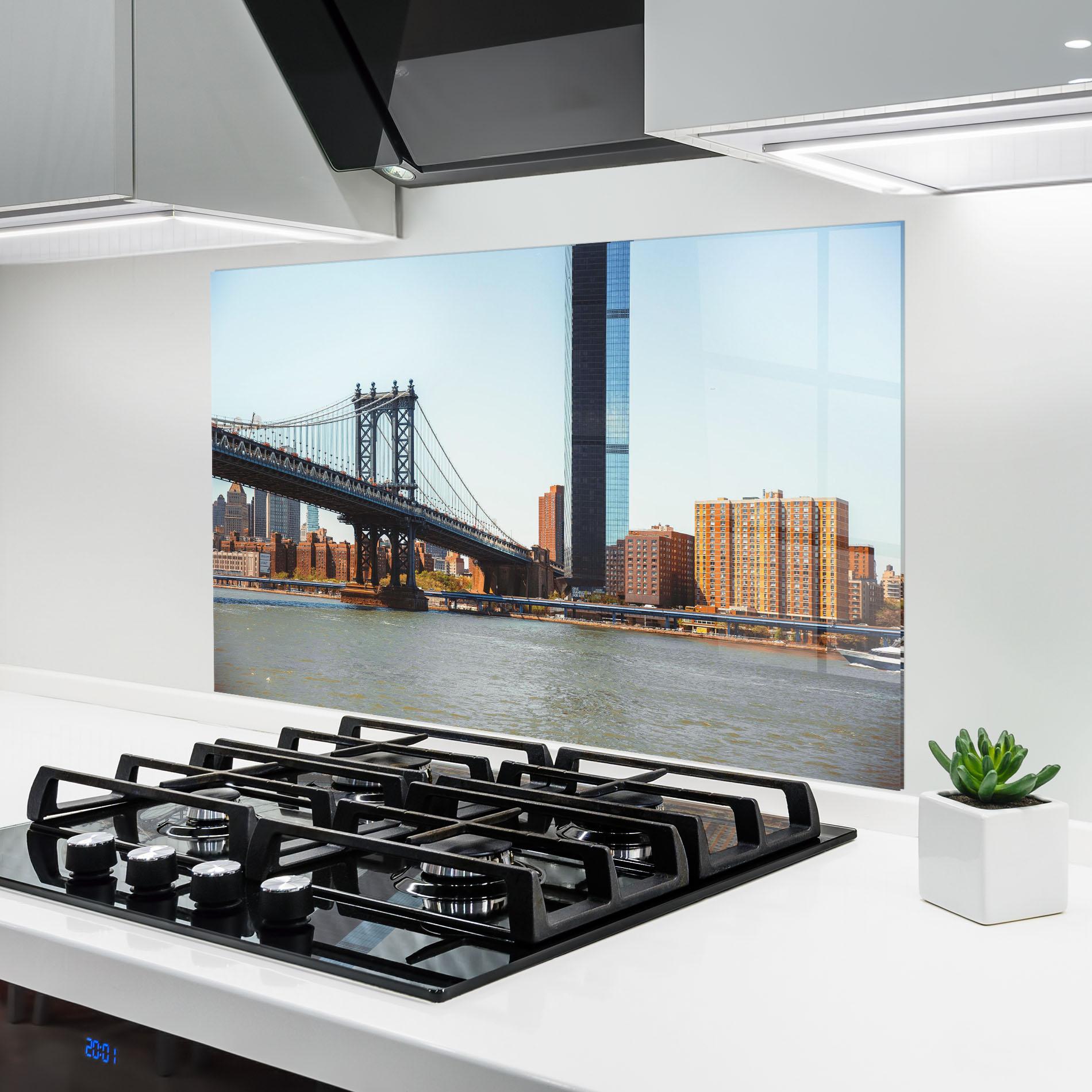 Küchenrückwand Glas Big City Bridge mockup 6